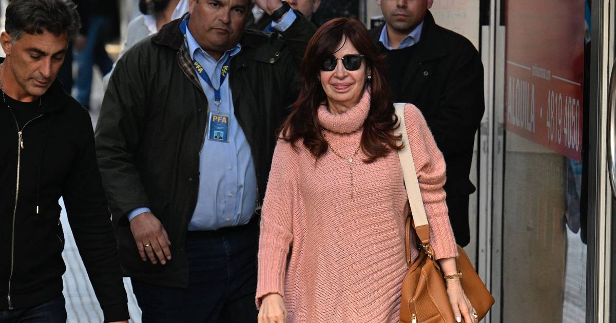 Vice-Presidente da Argentina condenada a seis anos de prisão e banida de cargos públicos