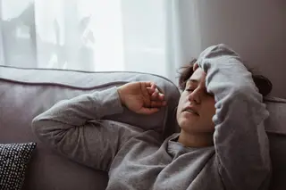 Comportamento online causa problemas em 65% dos jovens, que sentem ansiedade e dificuldades em dormir. Pais estão “alheados” dos problemas