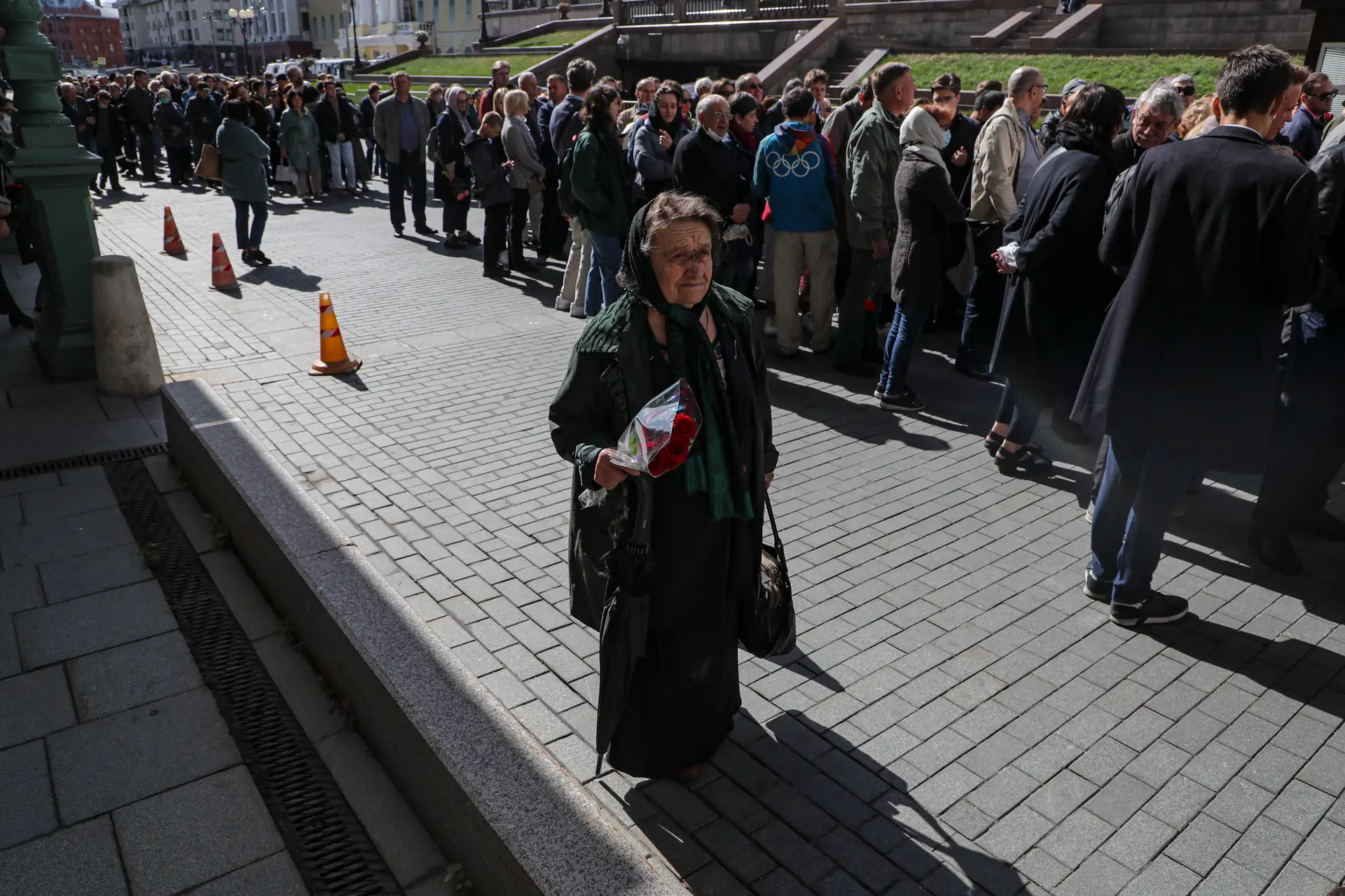 Luto leva milhares a aguardarem em fila para se despedirem de Gorbachov
