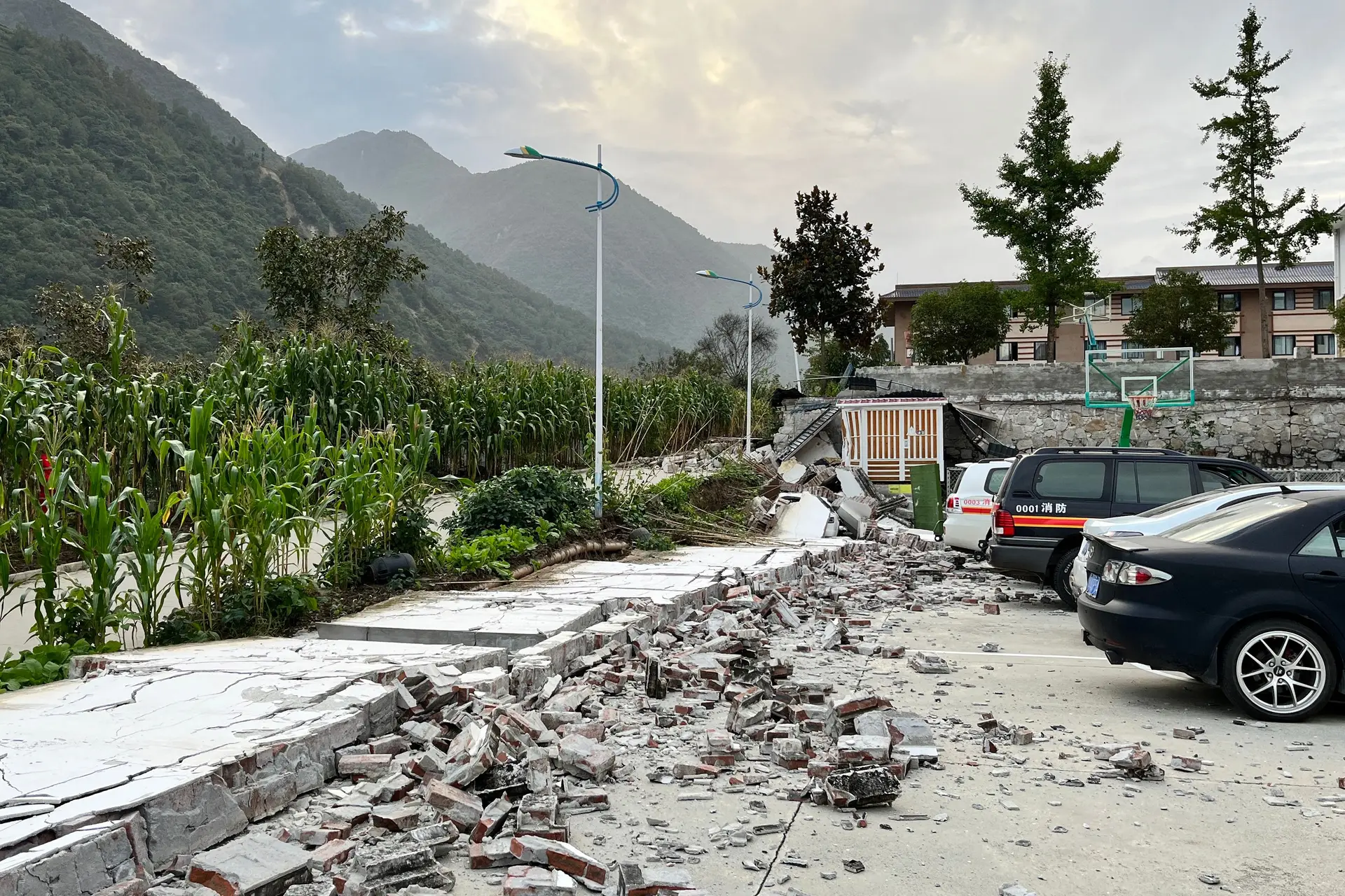 Número de mortes em sismo no sudoeste da China sobe de 21 para 46