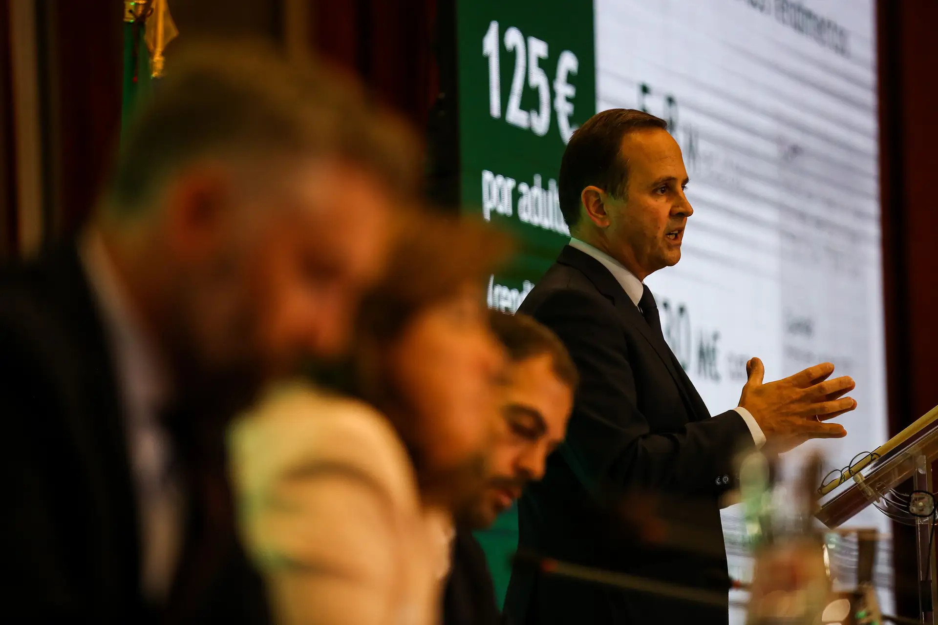 Medina dá nega a Pedro Nuno sobre apoios à subida dos juros: "A colocar-se a questão não é compatível com ação isolada de um só Estado"