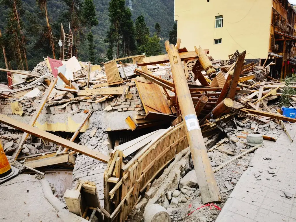 Número de mortes em sismo no sudoeste da China sobe para 74