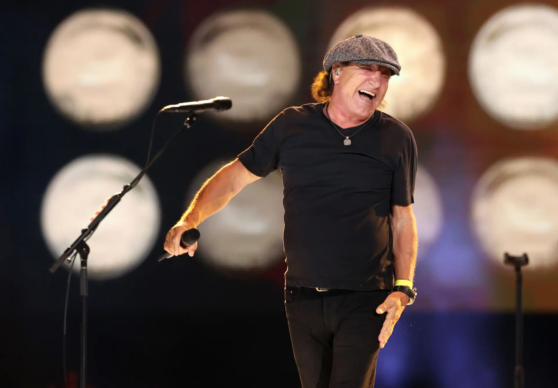 Brian Johnson, vocalista dos AC/DC, lança autobiografia em outubro