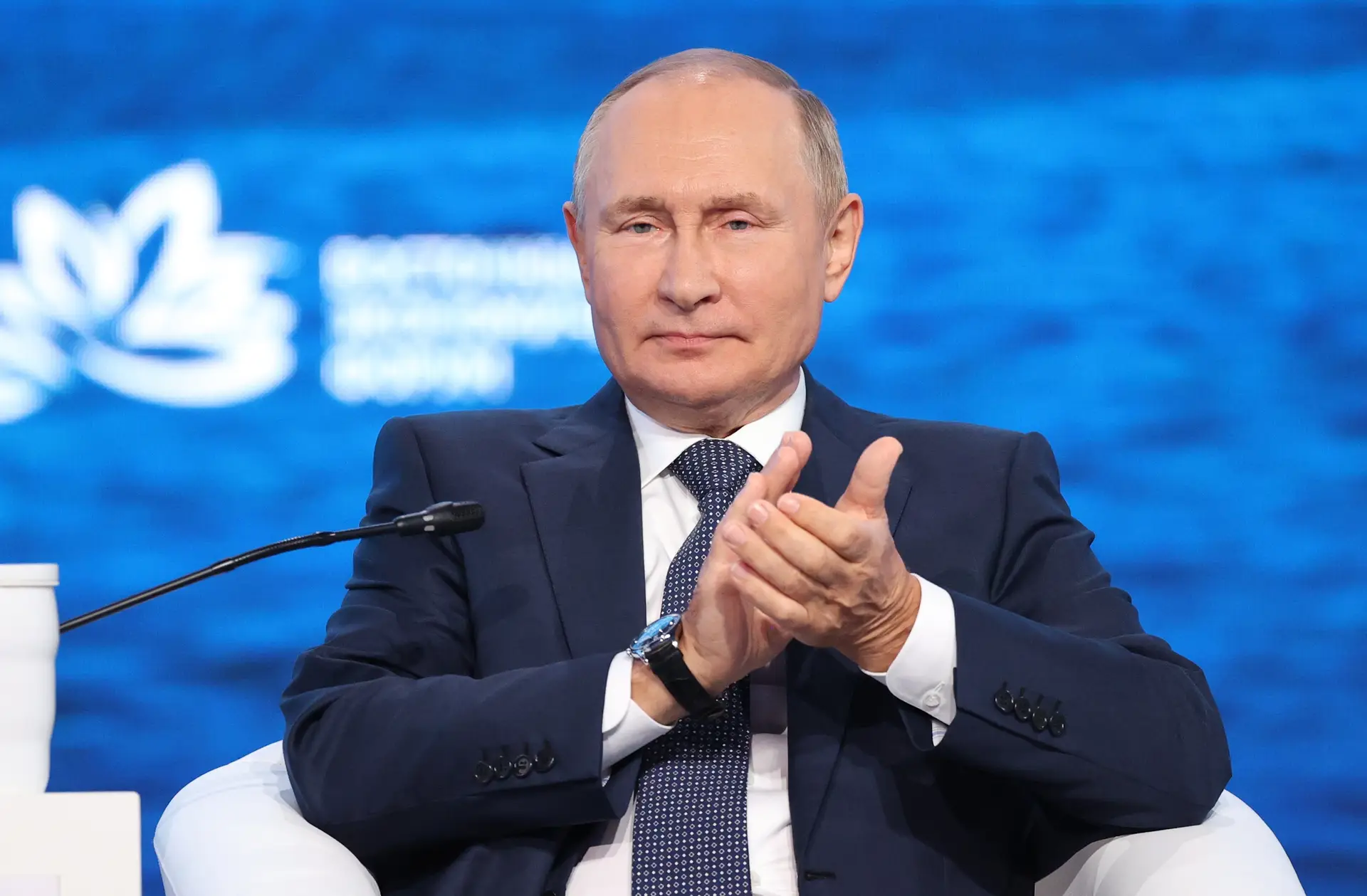 Titulares de cargos públicos russos acusam Putin de traição por invasão da Ucrânia