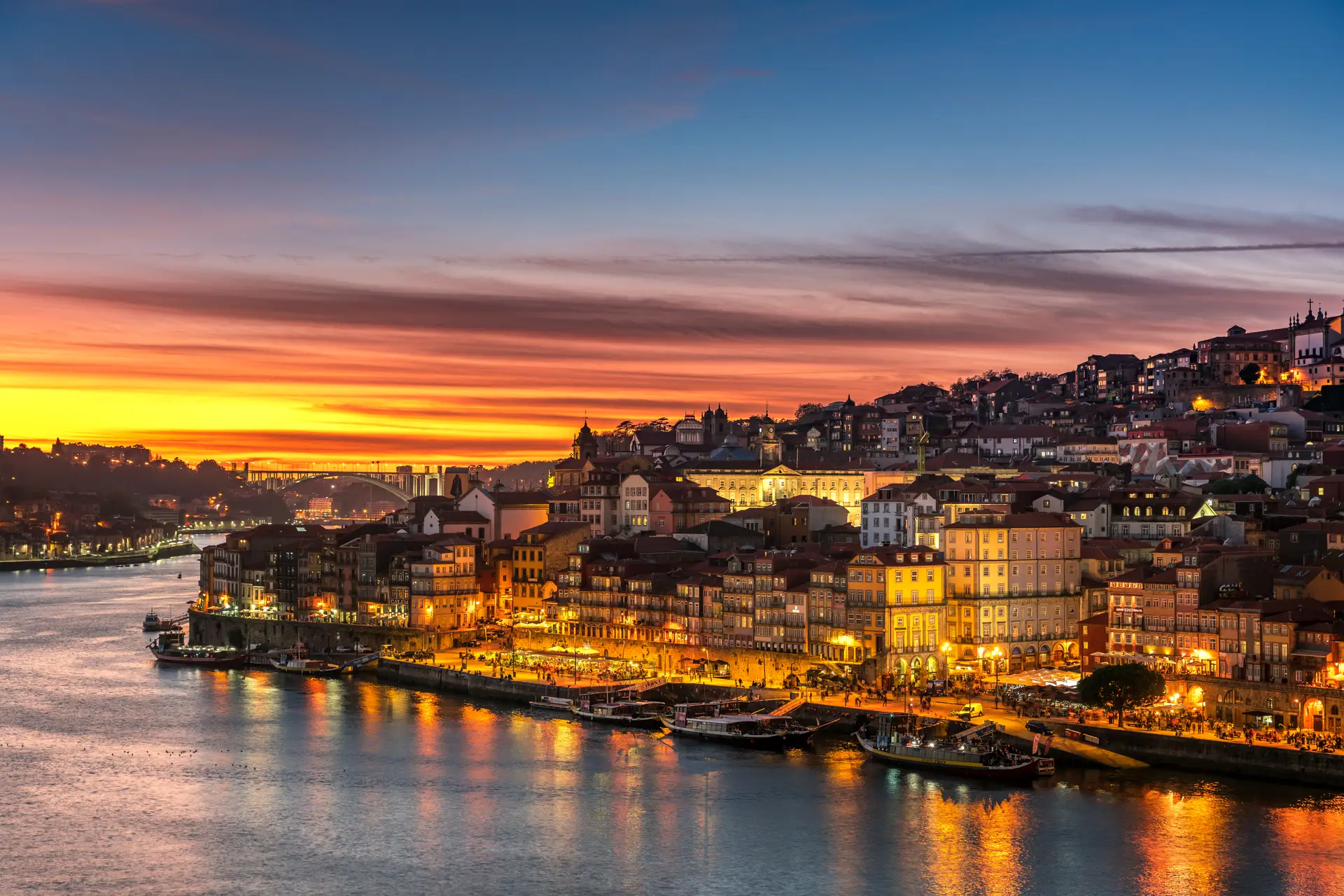 Câmara Municipal do Porto vai apresentar até ao final do ano plano para retirar carros do centro histórico