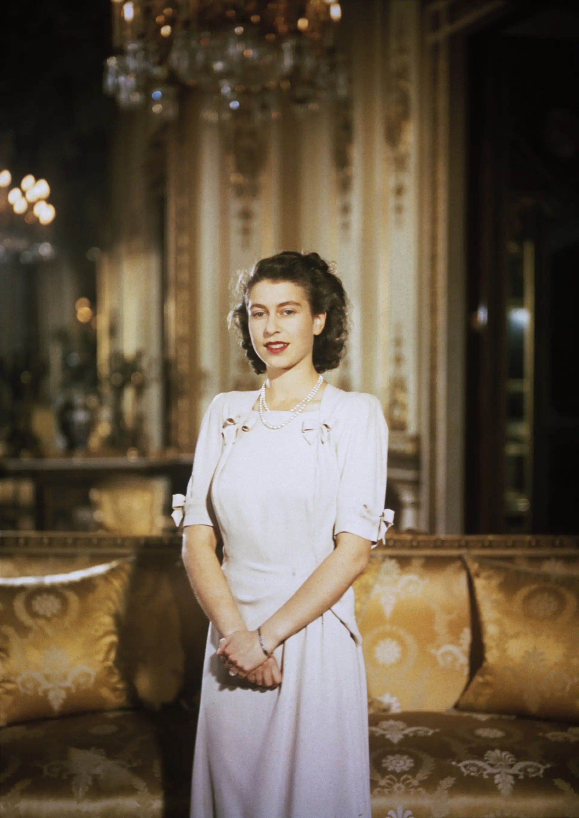 A 9 de julho de 1947, tinha Isabel 21 anos, ficou noiva de Filipe Mountbatten, nascido Filipe da Grécia e Dinamarca