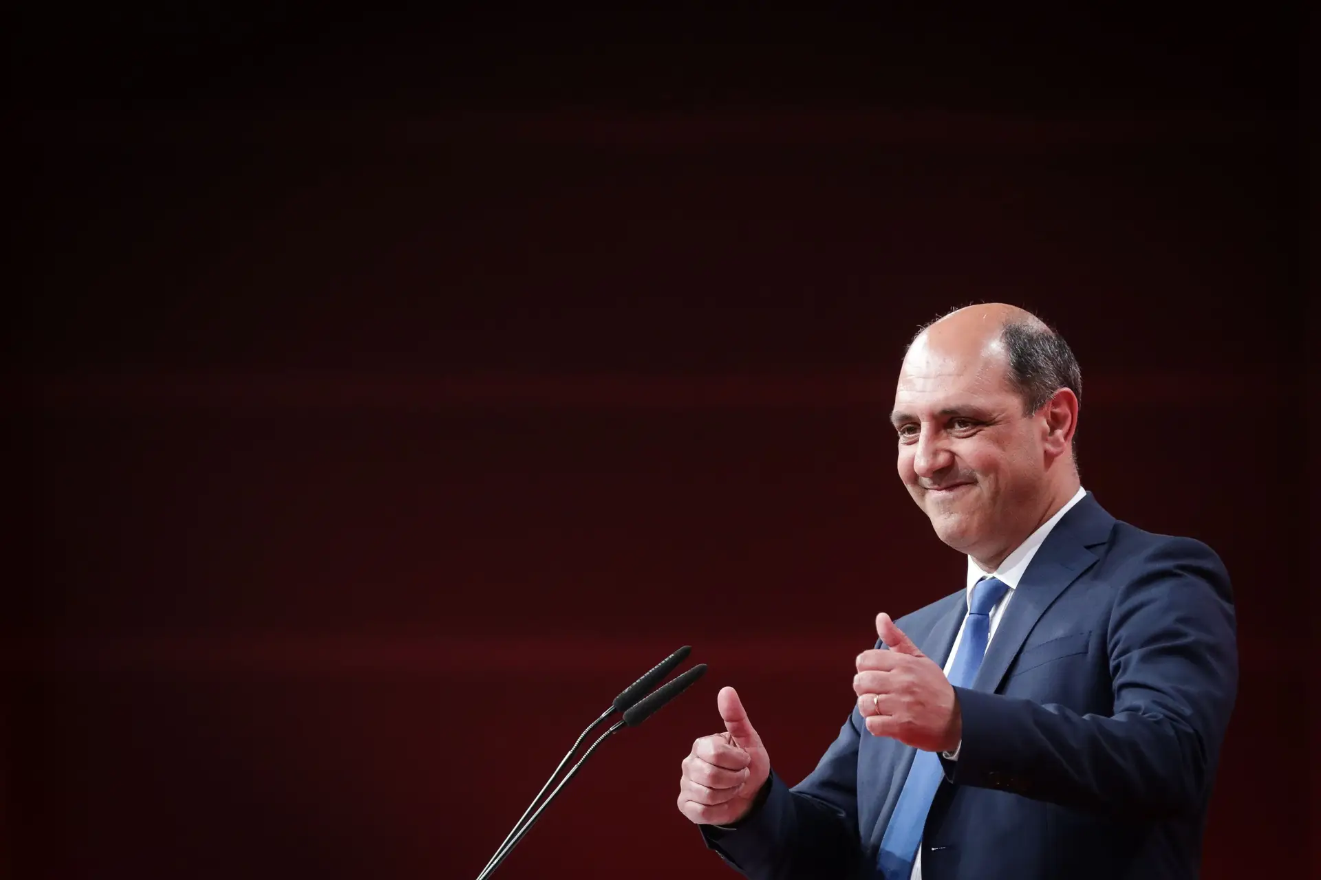 Novo ministro elogia Marta Temido e garante que regressa a Portugal cheio de determinação
