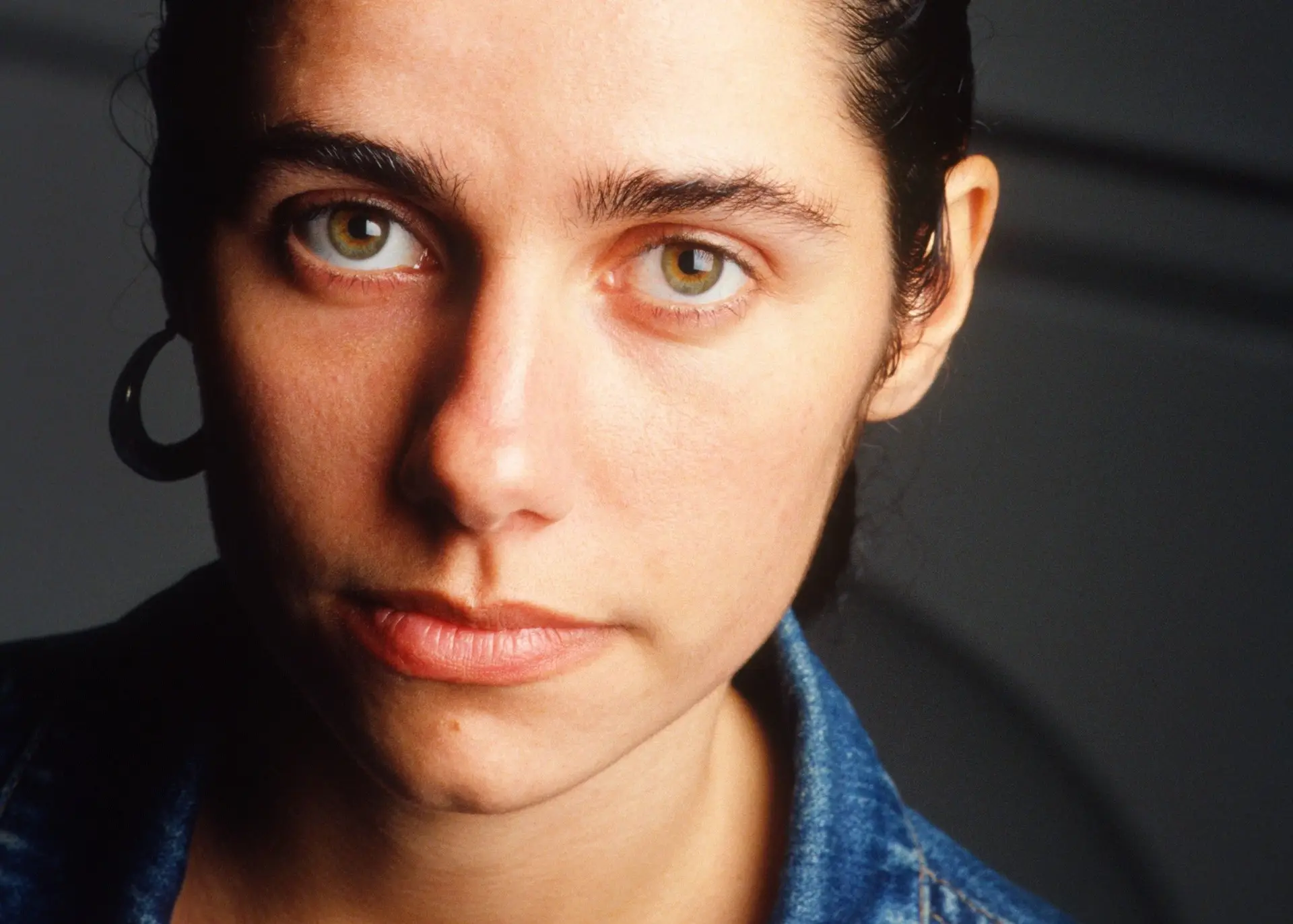 Há 30 anos, PJ Harvey transformava sexo em eletricidade a história completa de “Dry”, um disco à flor da pele