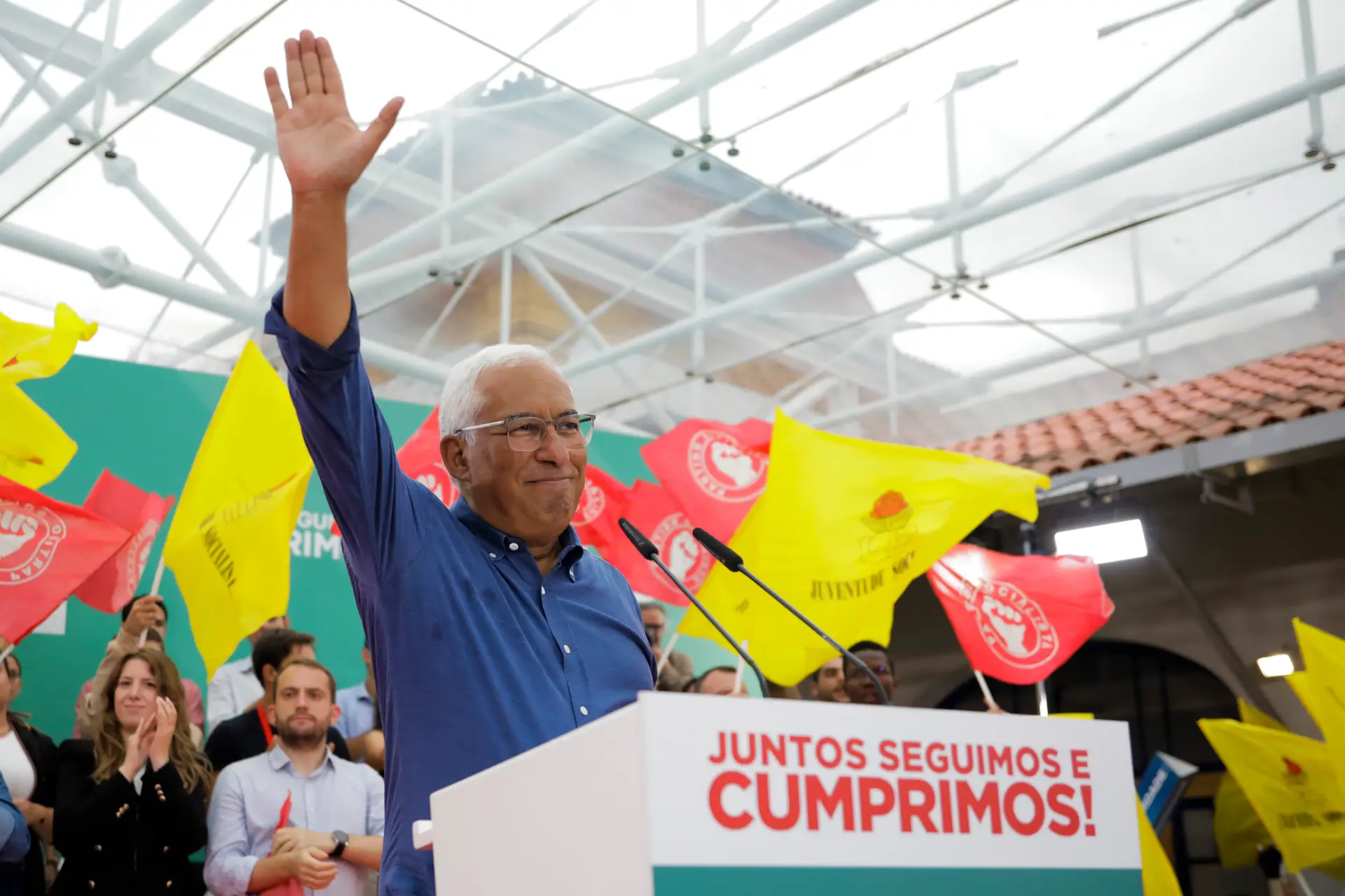 “Nunca em circunstância alguma, por mais pancada que me deem”... Costa faz juras à sustentabilidade das pensões