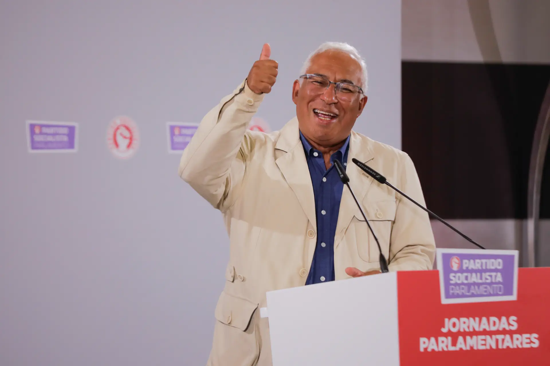 Costa pede aos deputados "optimismo" e que não tenham "vergonha" da maioria: "É muito melhor ter maioria absoluta do que não ter"