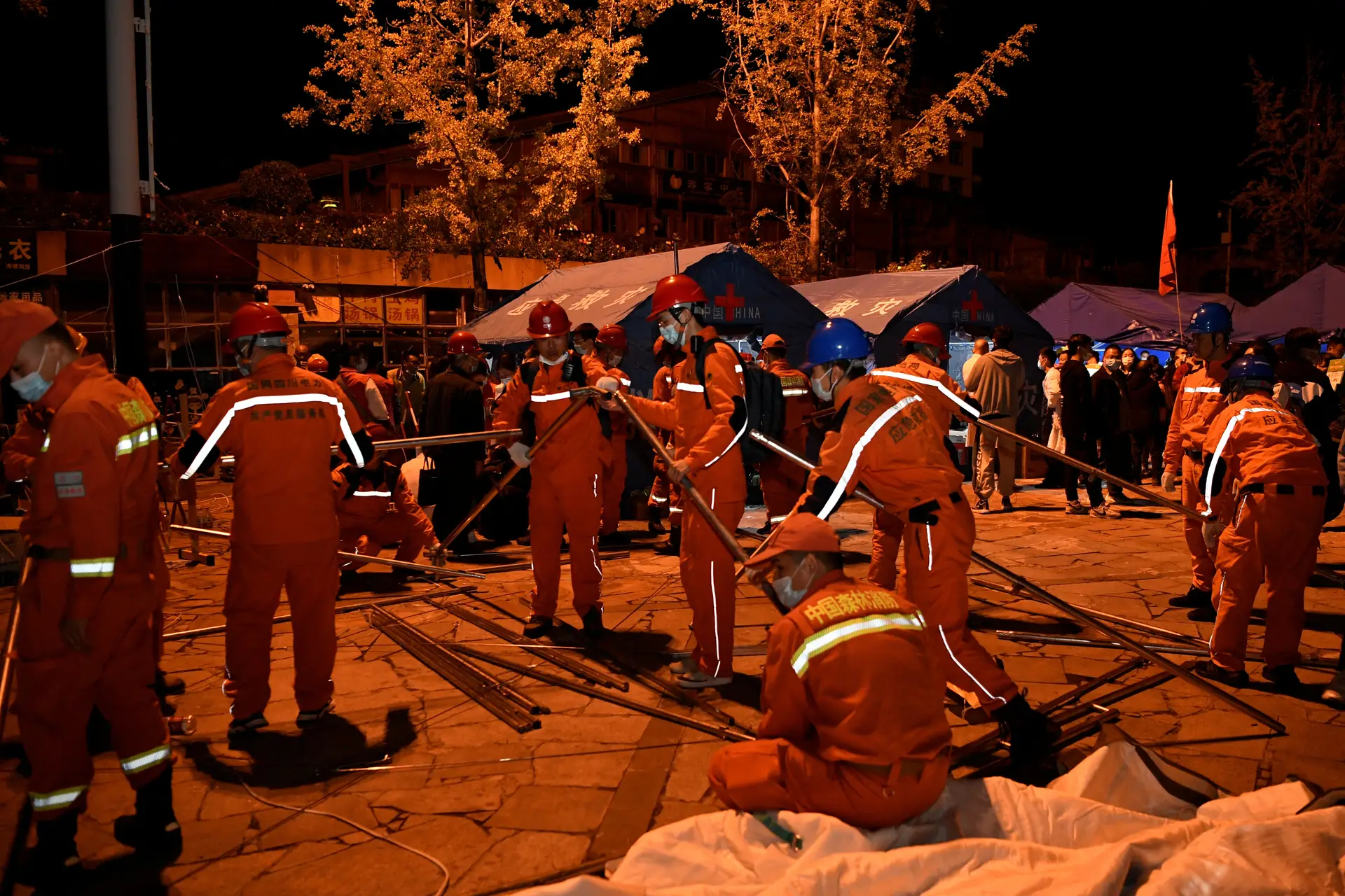 Aumenta para 93 o número de vítimas mortais do sismo na China