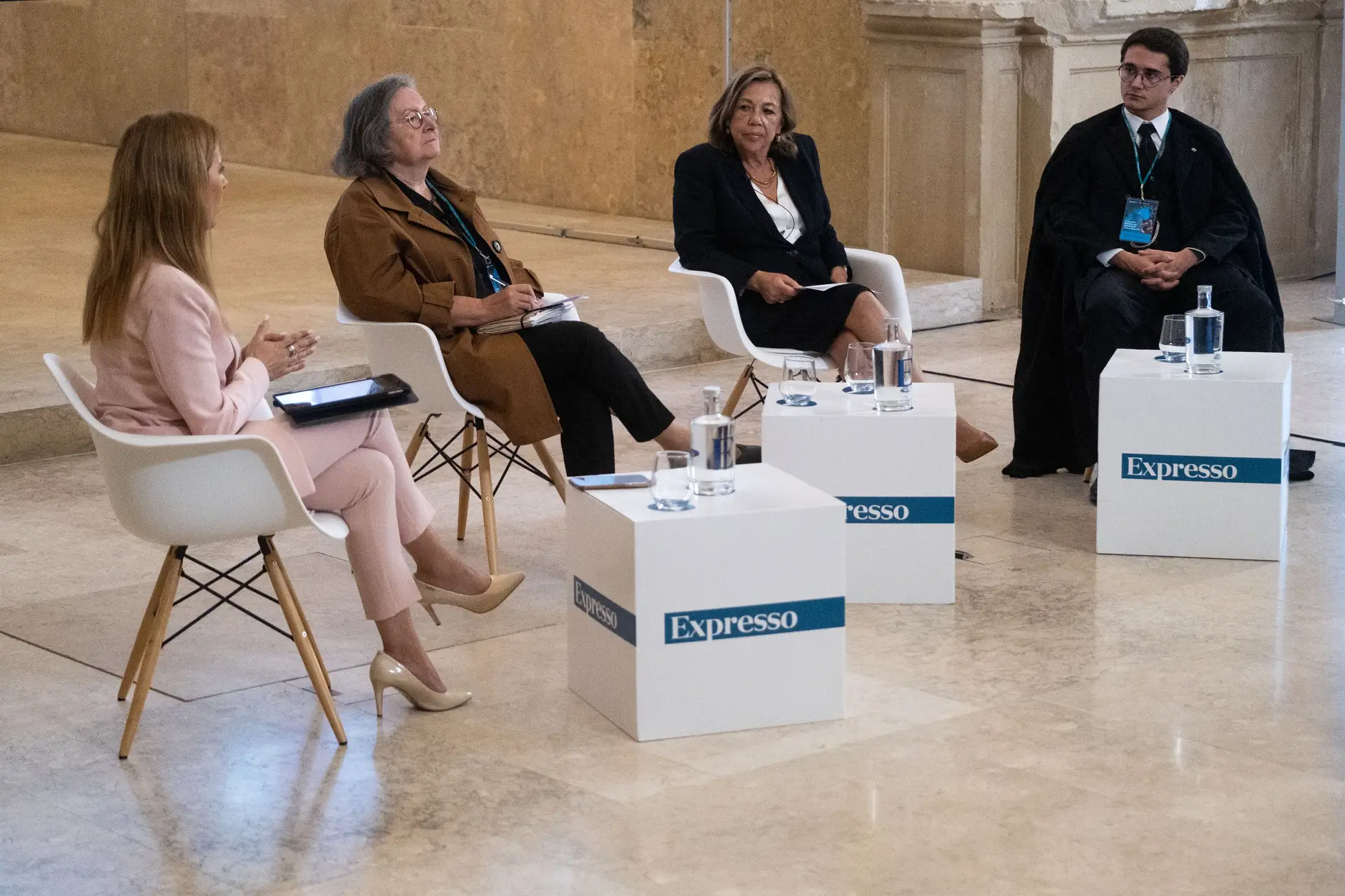 O debate moderado pela jornalista Ana Peneda Moreira contou com a presença de Maria de Lurdes Rodrigues (ISCTE), Ana Cristina Araújo (Universidade de Coimbra), João Caseiro (Associação Académica de Coimbra) e, via videoconferência, Guilherme d'Oliveira Martins (Fundação Calouste Gulbenkian)