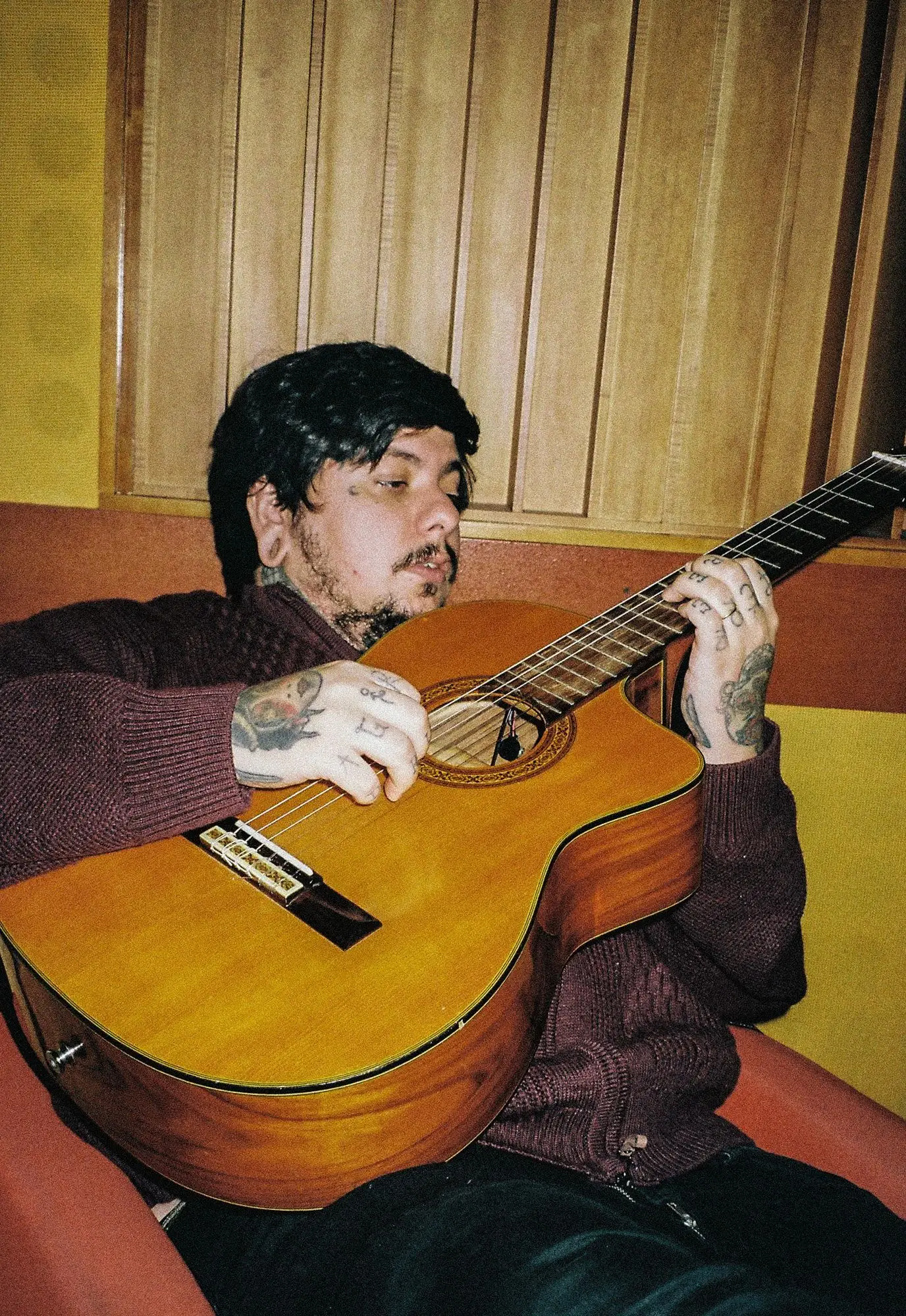 Agir em estúdio nas gravações do álbum "Cantar Carneiros"