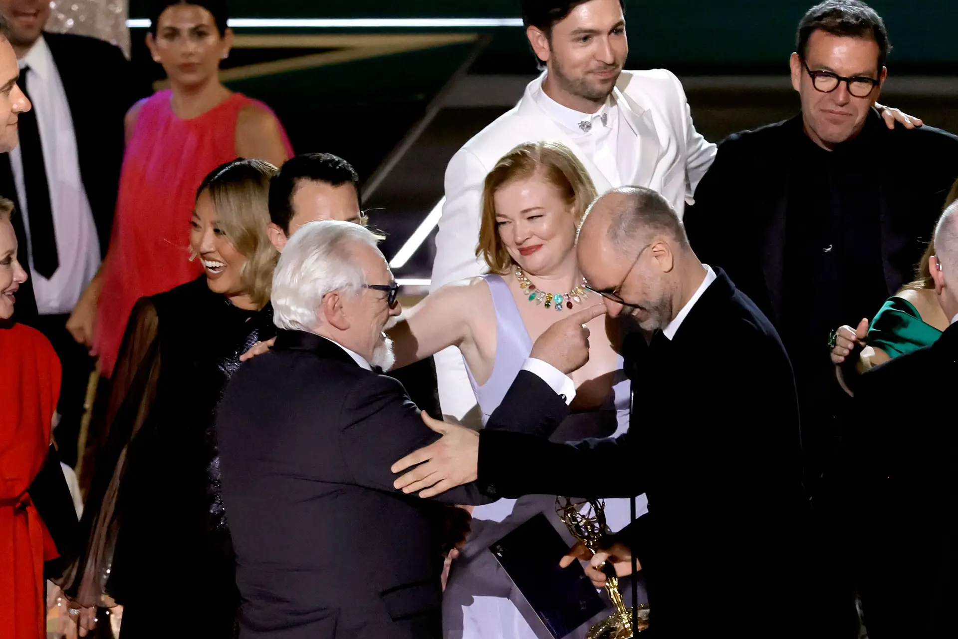 Emmys entregues “numa semana em grande para as sucessões”. Houve emoção e muitas surpresas na grande noite da televisão