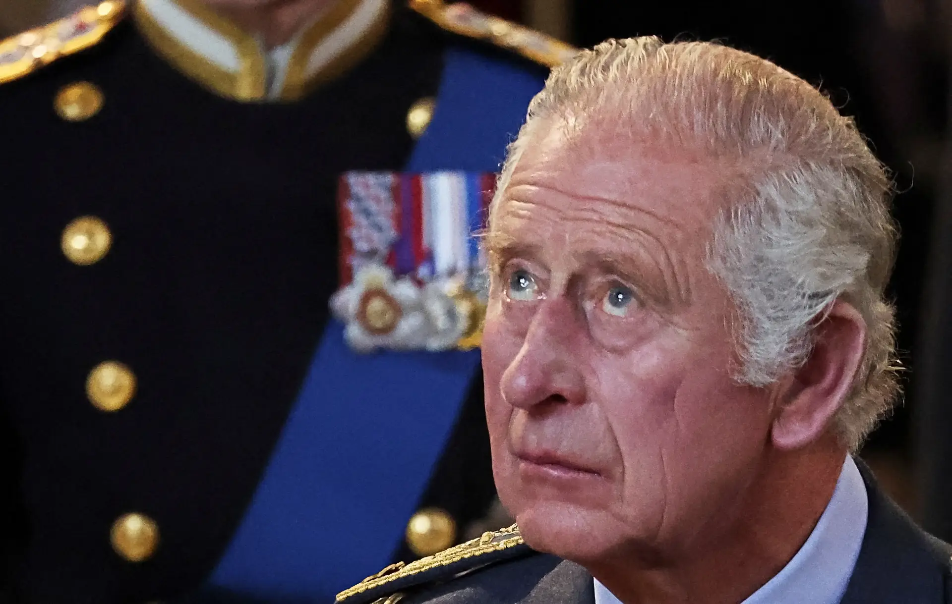 Carlos III criticado após notícia de despedimentos de funcionários