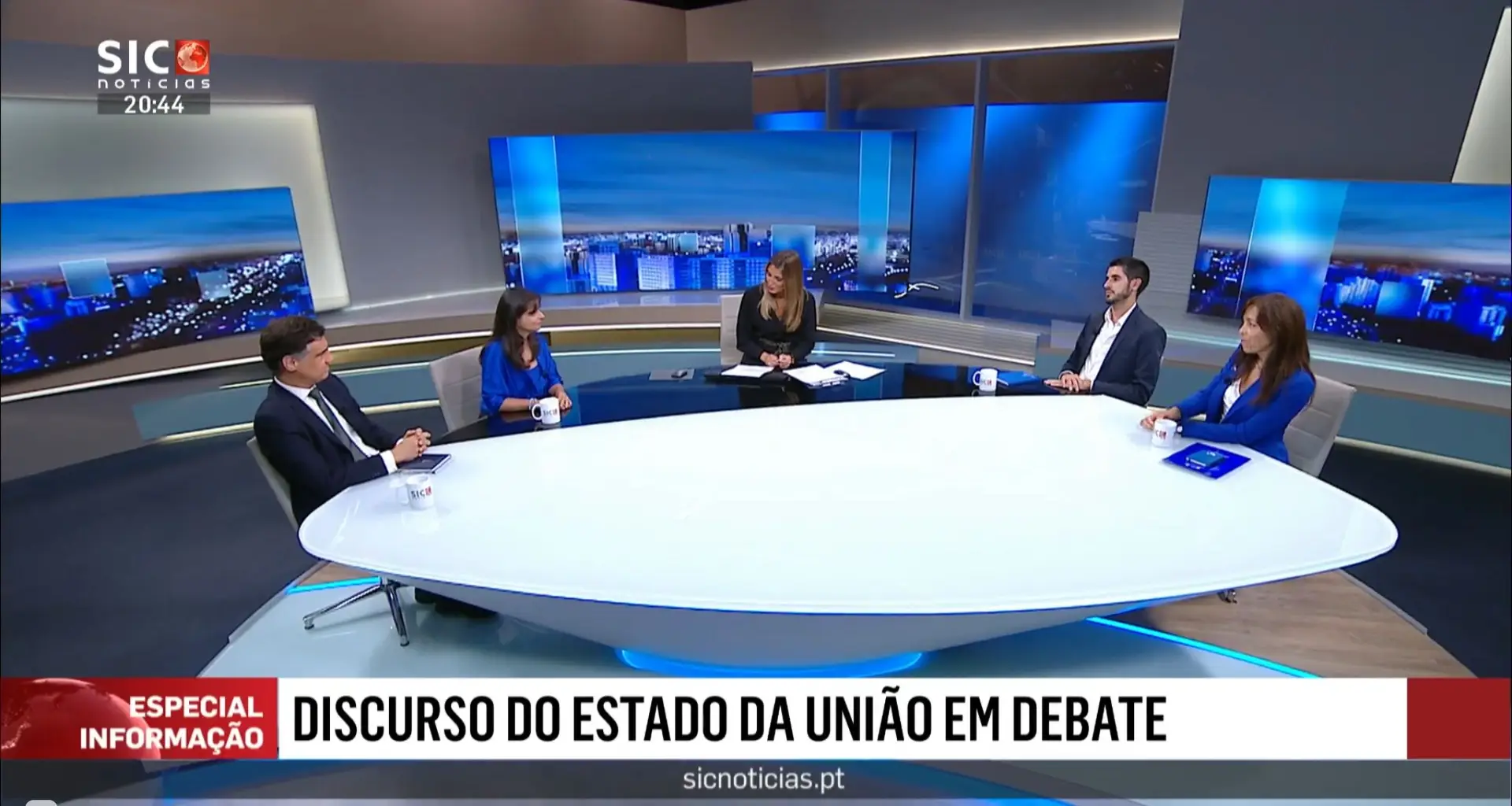 No debate participaram (da esquerda para a direita) Tiago Antunes (Secretário de Estado Adjunto do Primeiro-Ministro), Mónica Dias (especialista Relações Internacionais), José Durão (médico) e Sofia Moreira de Sousa (Comissão Europeia)