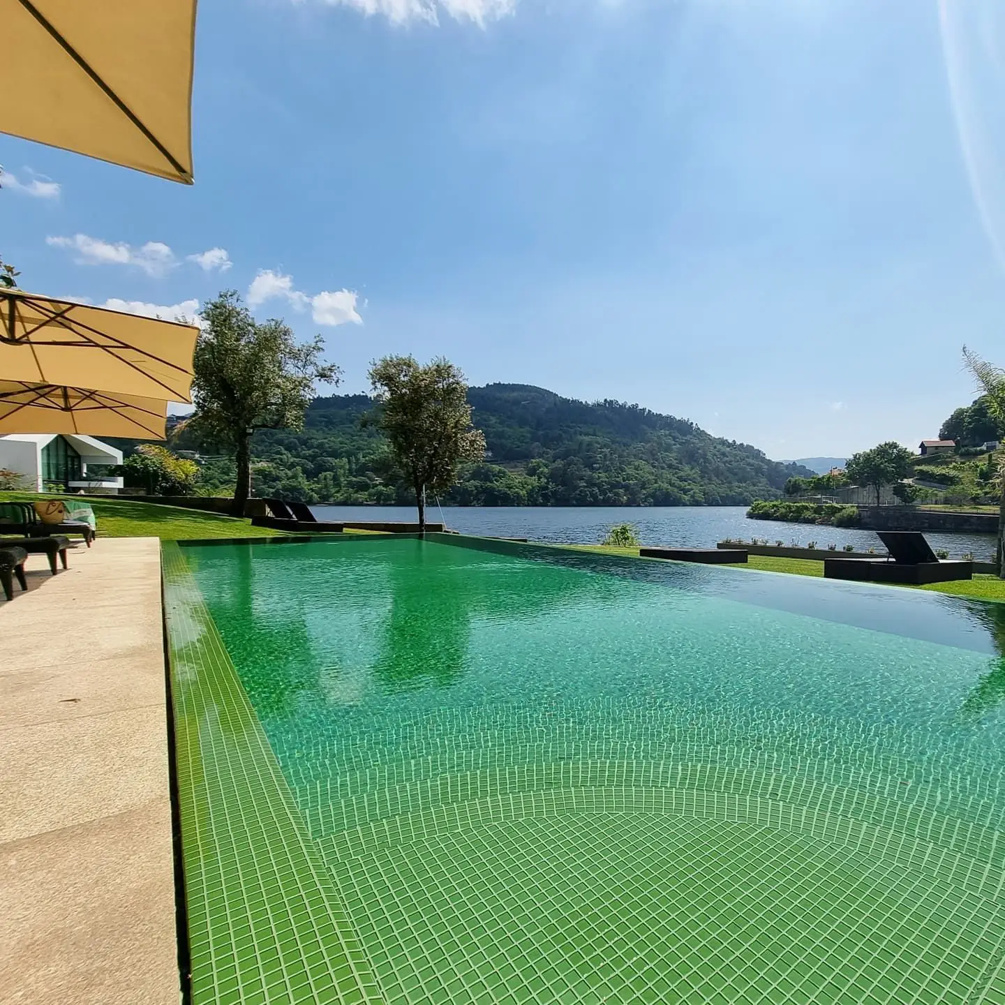 Douro Suítes - Baião. Tel. 961671010. A partir de: €190