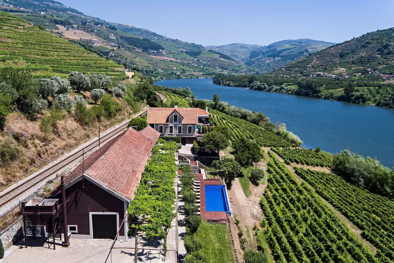 Quinta de São Bernardo – Winery & Farmhouse - Mesão Frio. Tel. 967293773. A partir de €235