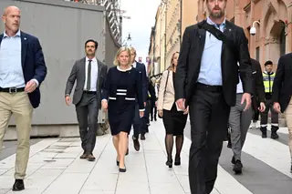 Magdalena Andersson dirige-se ao Parlamento para apresentar a demissão