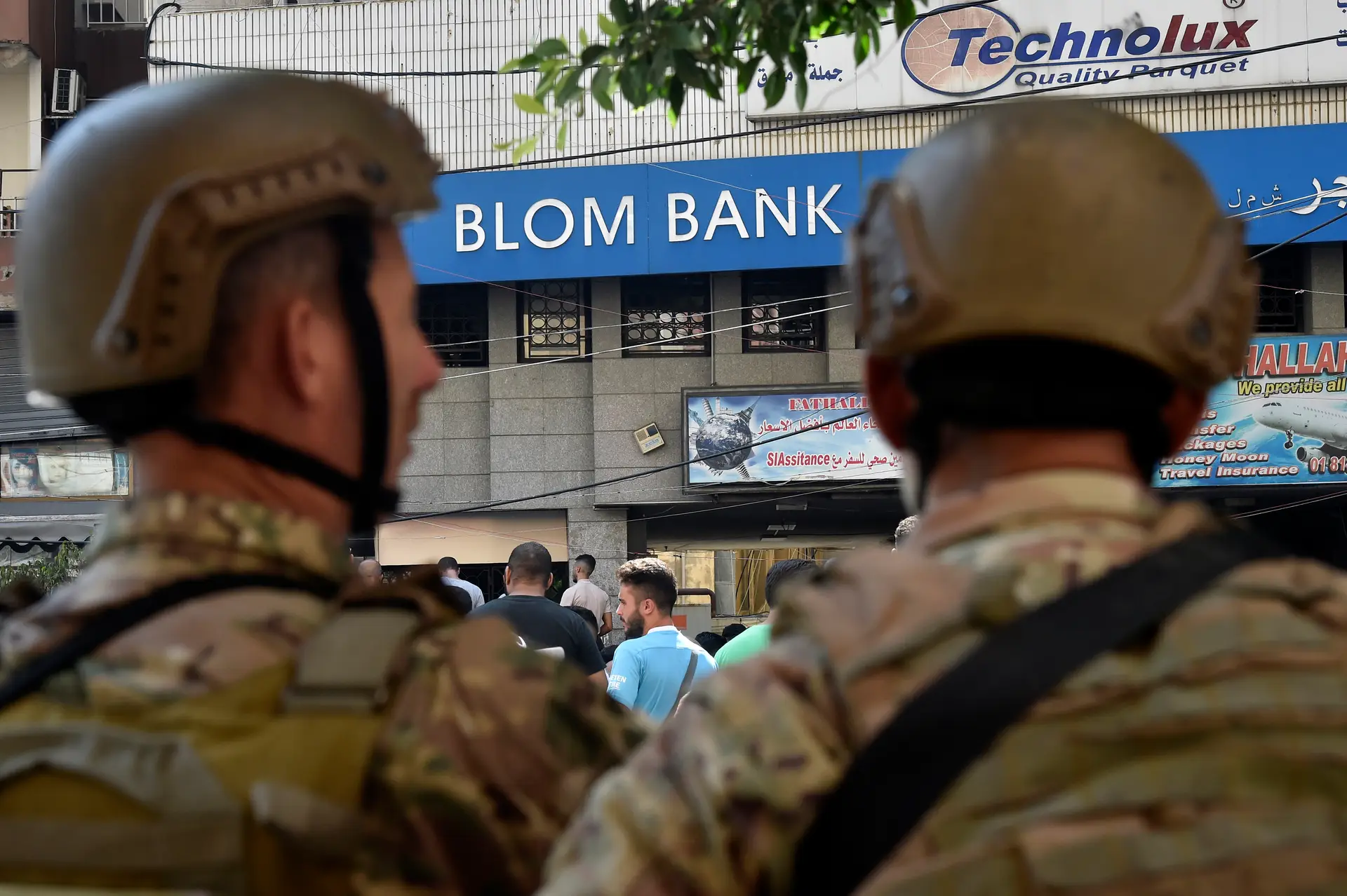 Líbano: crise económica leva depositantes a assaltarem bancos para levantar dinheiro das próprias contas