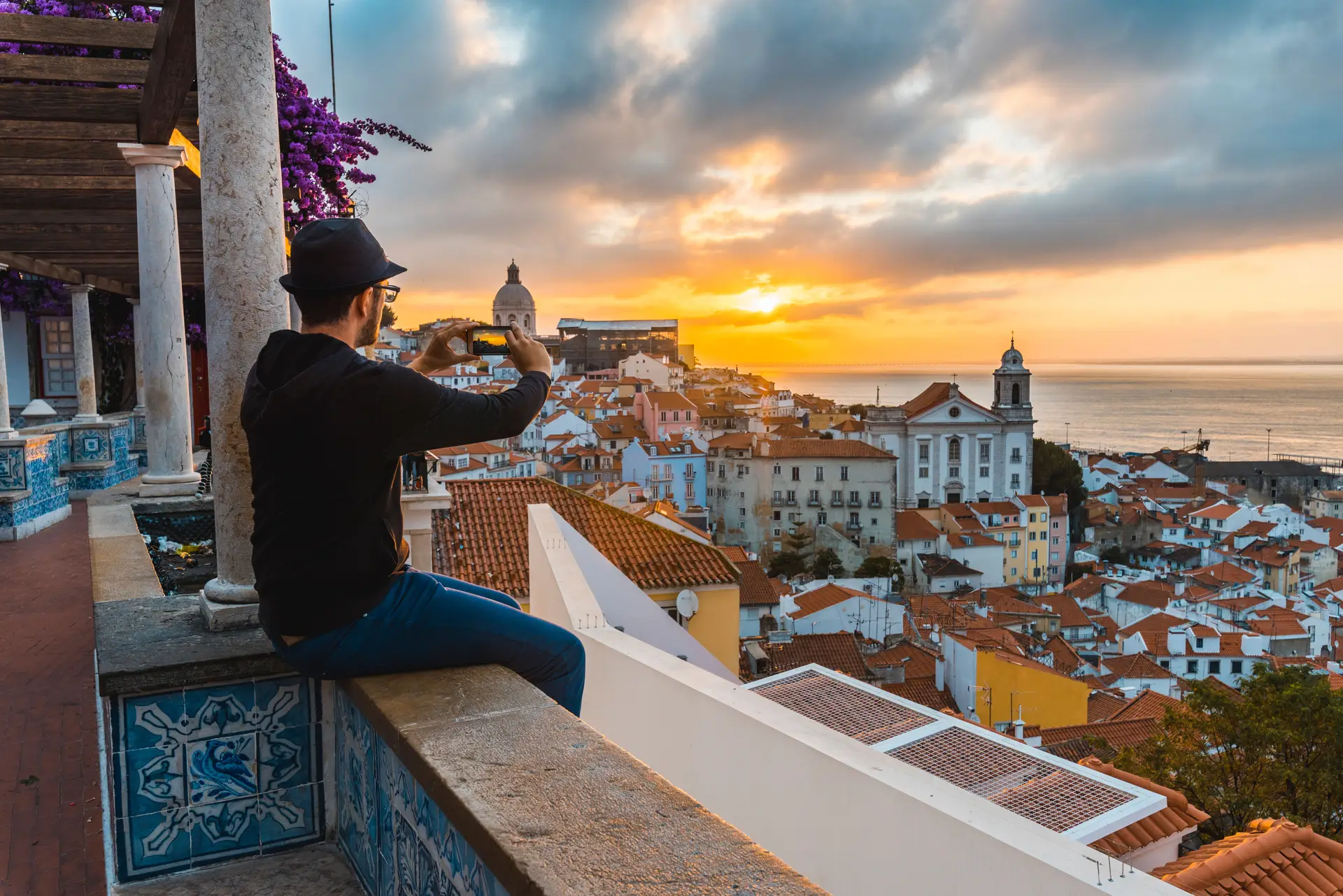 “Toque especial”, “miradouros espetaculares”, “monumentos que impressionam”: por que é que os alemães não se fartam de Lisboa
