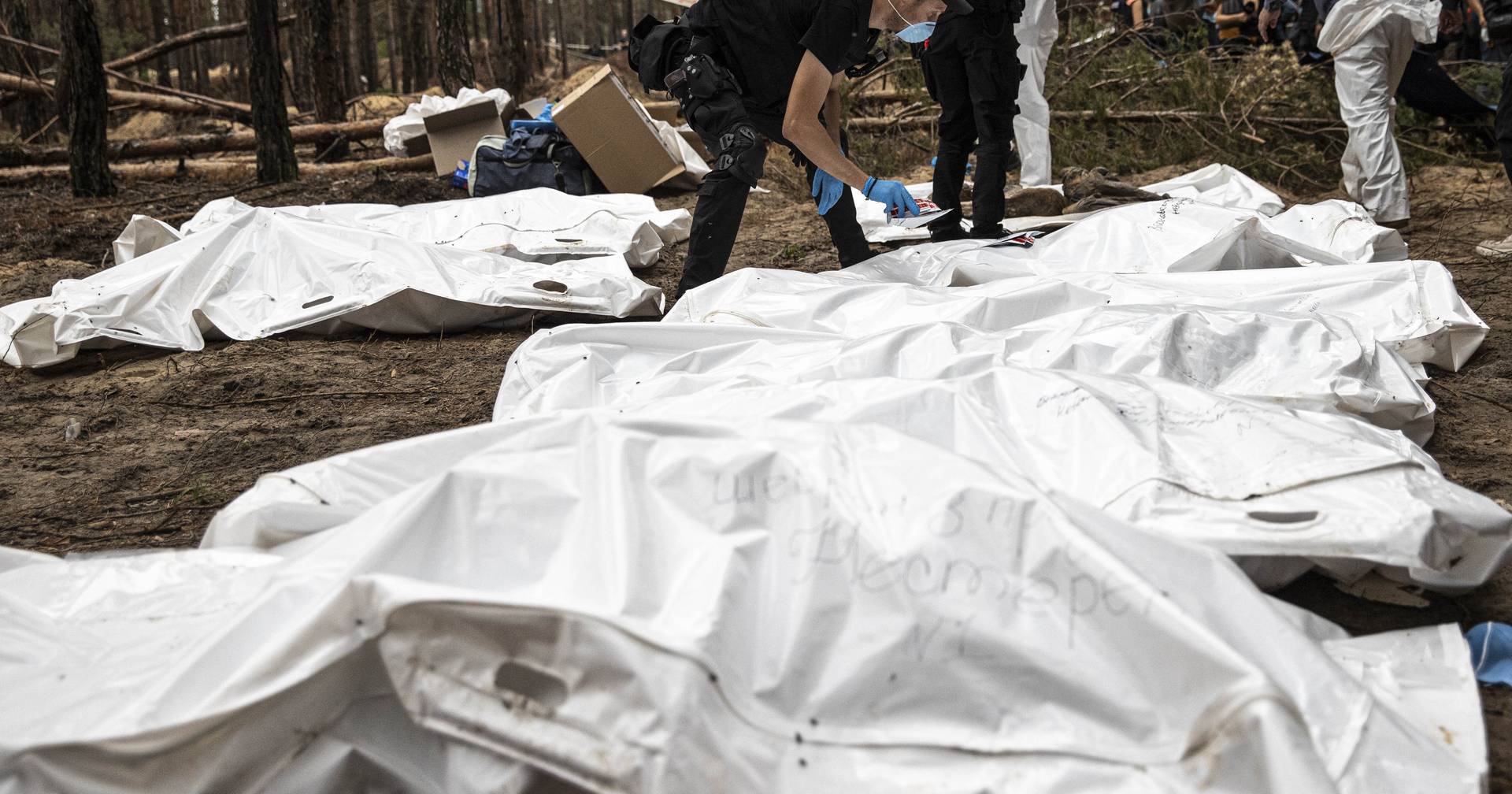 Mais de 530 corpos exumados na região de Kherson, avançam autoridades ucranianas