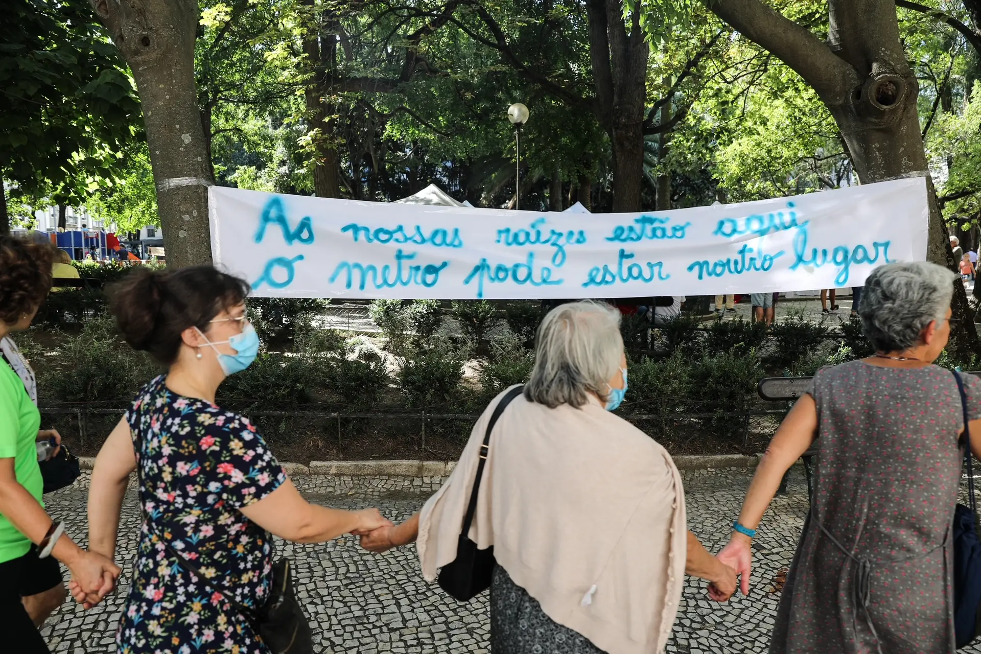 Moradores de Campo de Ourique contra as obras do Metro no Jardim da Parada: "É a nossa sala de visitas. Não pode ser fechada"