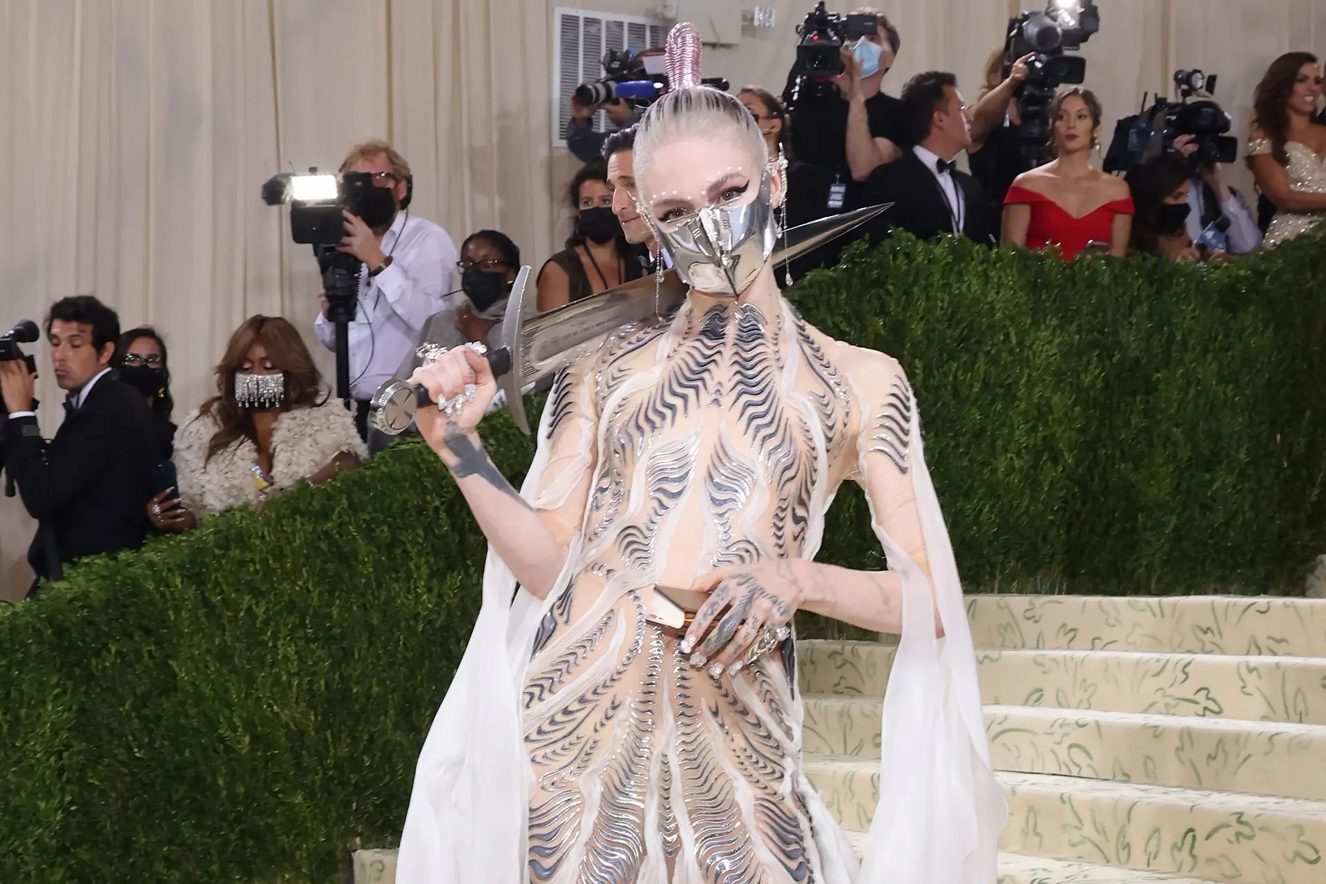 Grimes vai rebatizar a filha mais nova: o seu nome é “?” e quer dizer “porquê?”