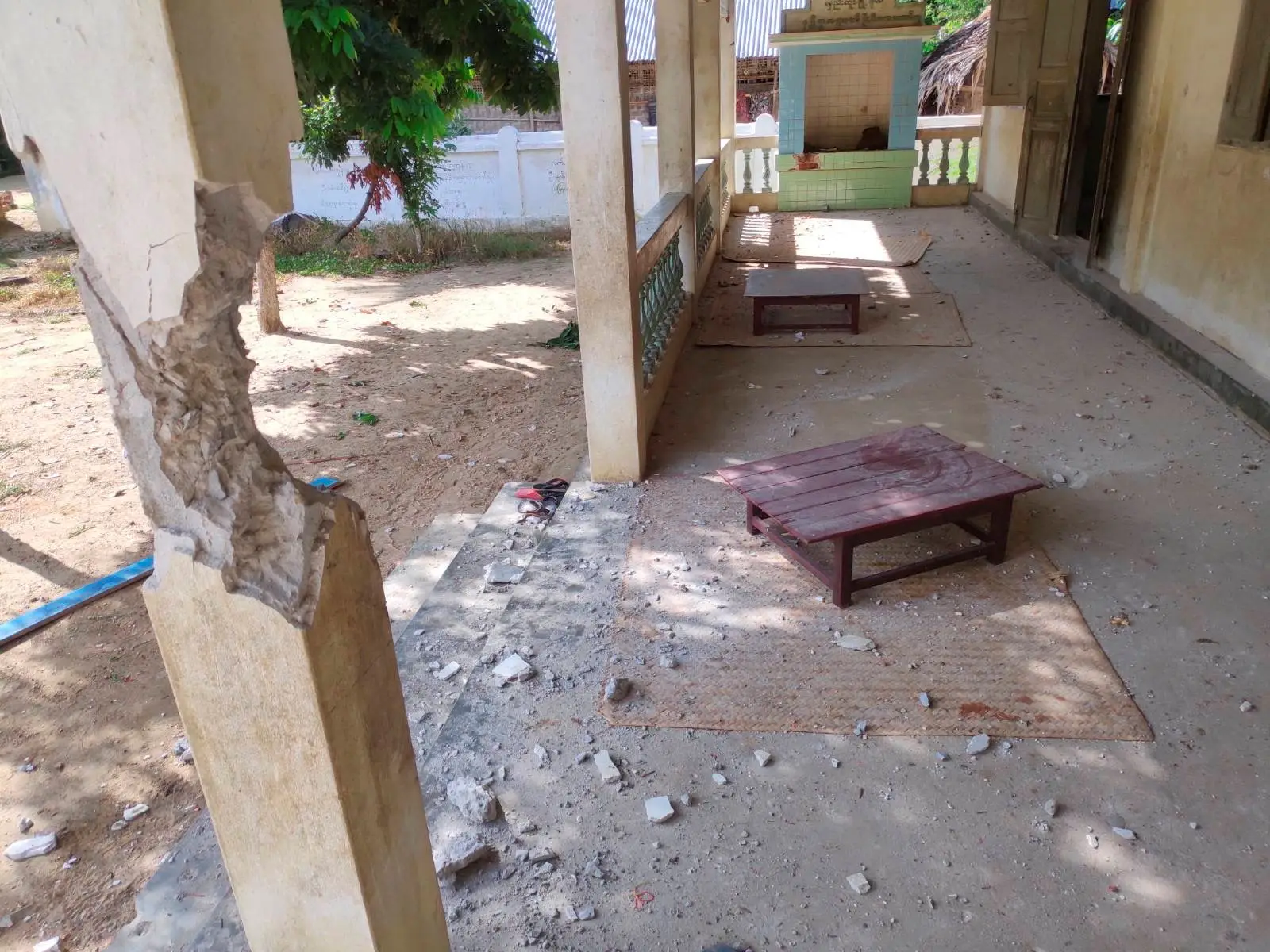 Escola atingida por bombardeamentos do exército do Myanmar em Sagaing