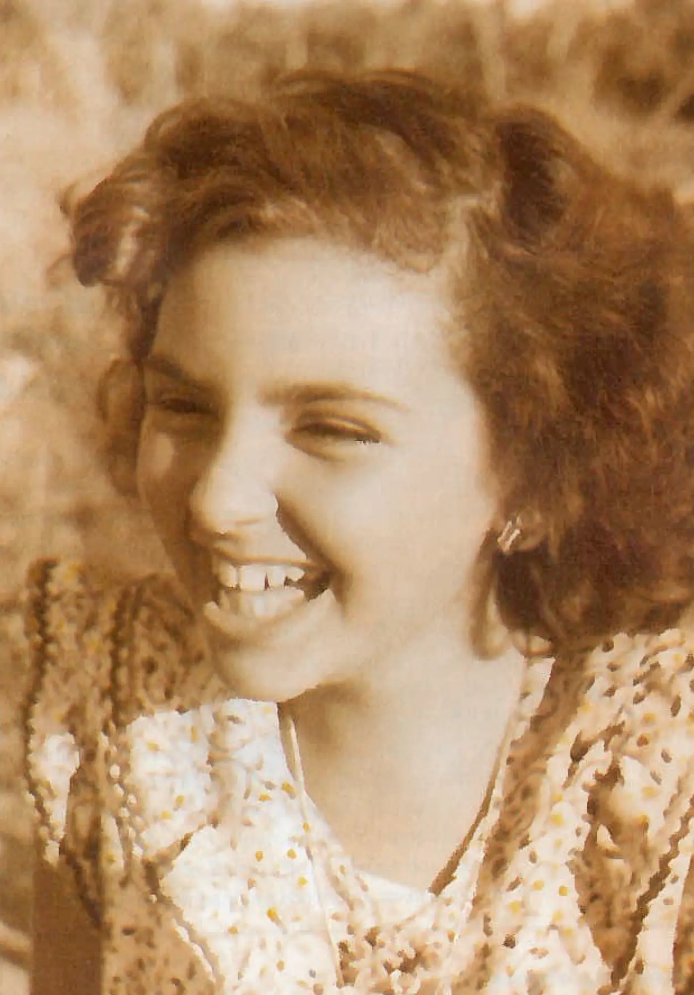 Com 22 anos vence no Verão de 1958 o concurso "Miss Piscina Praia", na Figueira da Foz
