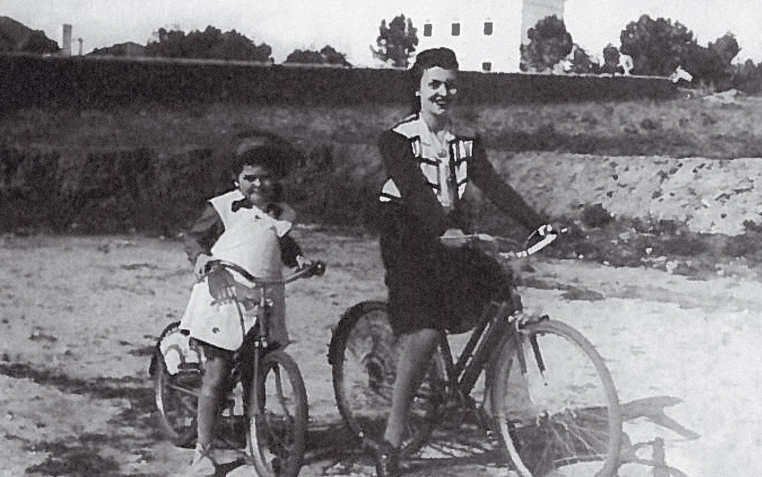 Com a mãe, na praia das Fontainhas