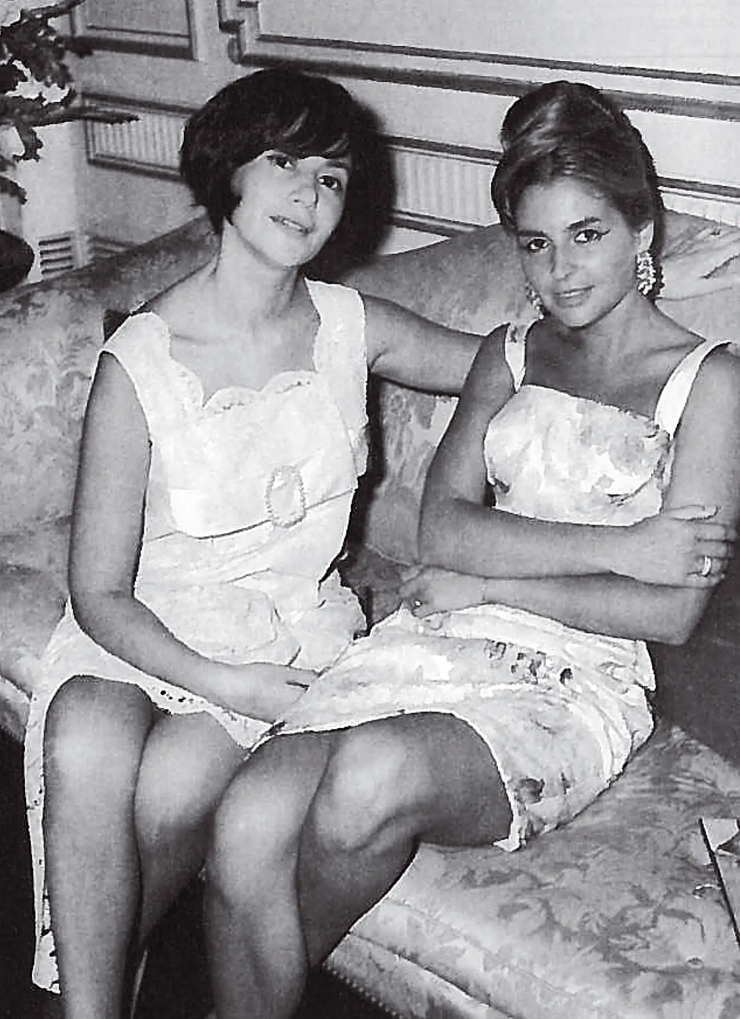 Com a mulher do embaixador Gonzaga Ferreira, no 10 deJunho de 1965