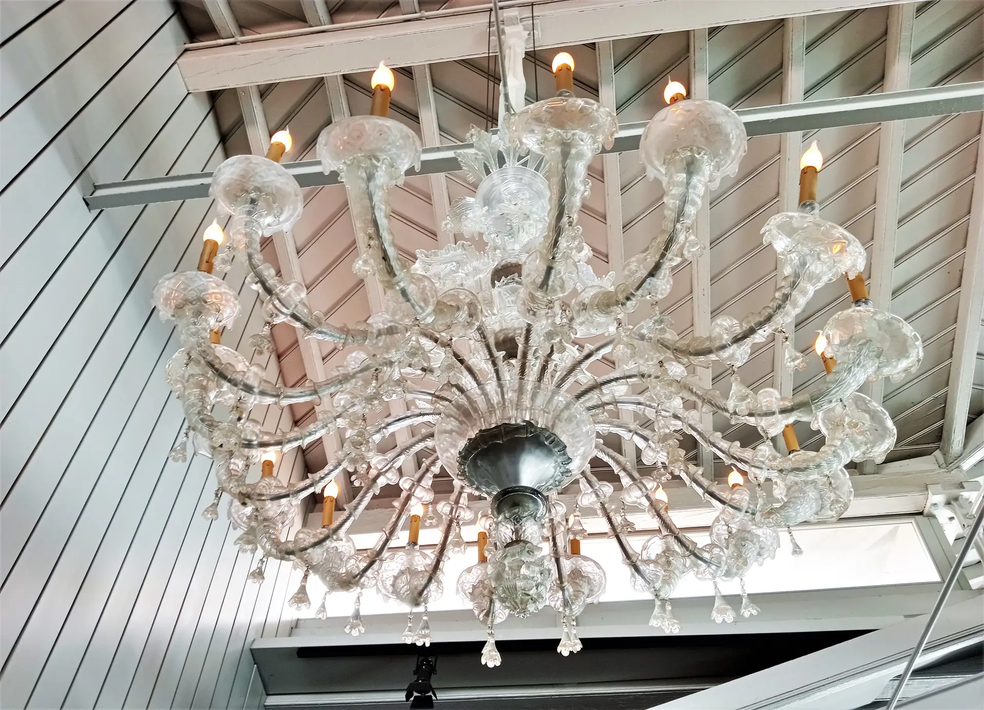 O lustre original do restaurante transitou para o novo espaço no Mercado da Ribeira
