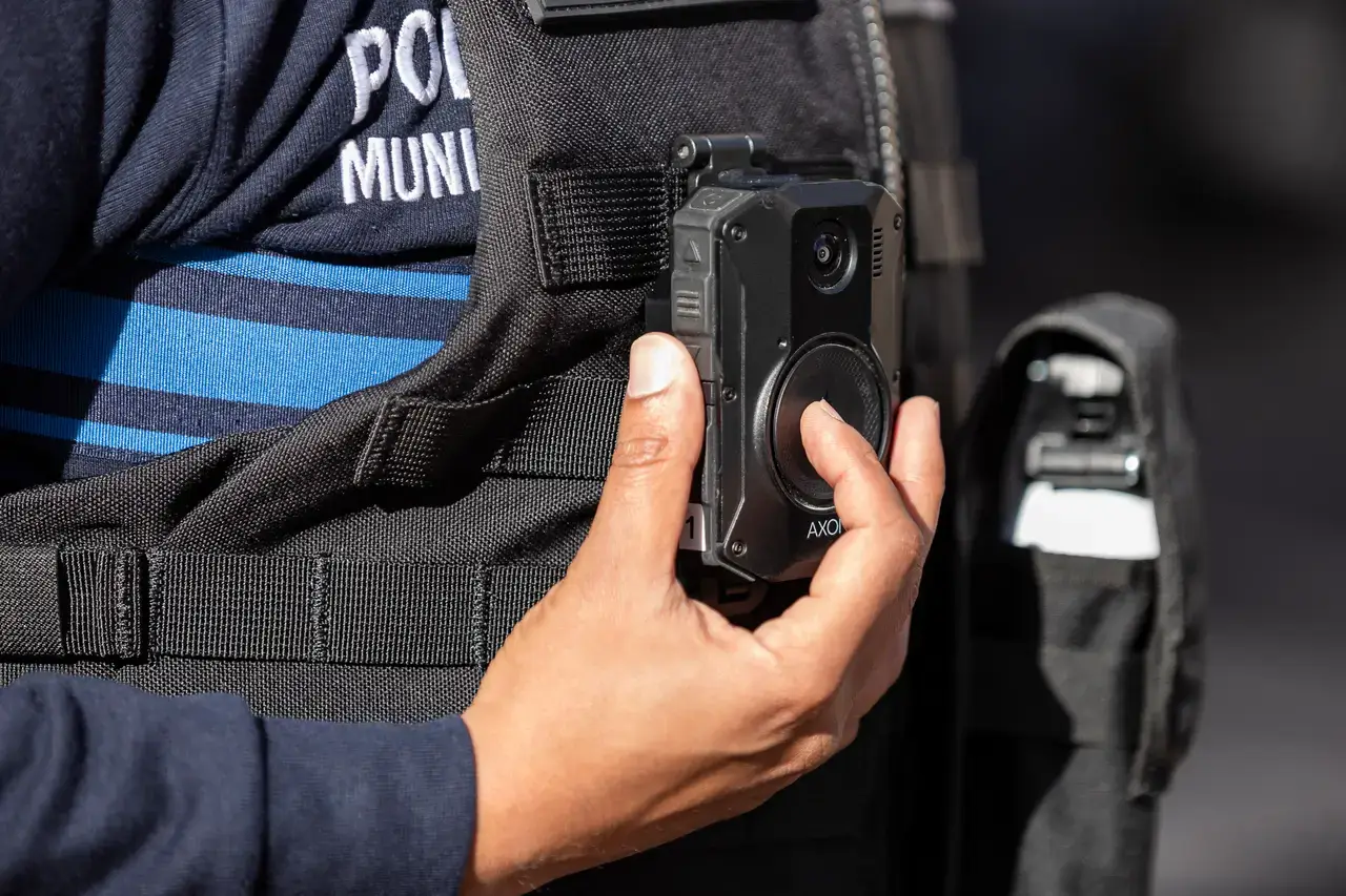 Governo prepara “aquisição faseada” das bodycams para polícias, mas dificilmente vão chegar ao terreno este ano