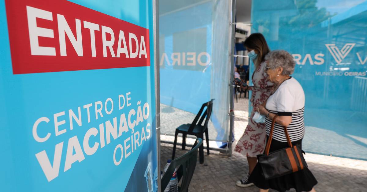 Covid-19: Portugal é o país europeu com mais doses de vacina administradas por 100 habitantes, diz coordenador da taskforce