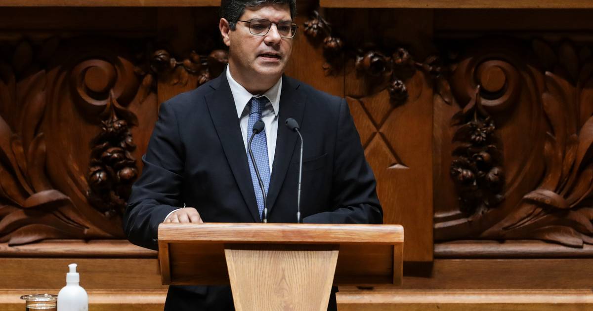 Líder parlamentar do PS acusa Cavaco de linguagem 