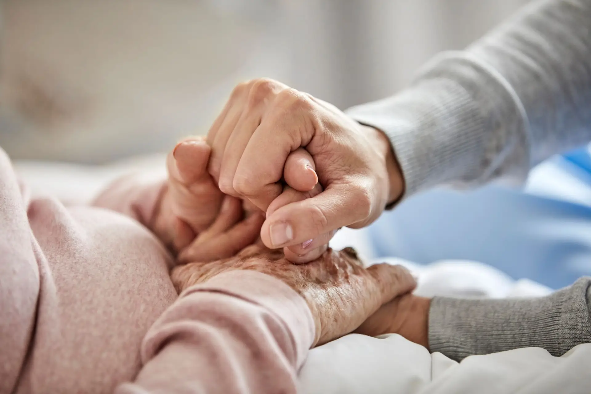 Alzheimer: há outro tratamento? E chegará à população? Tem efeitos secundários? (perguntas e repostas para uma doença inclemente)
