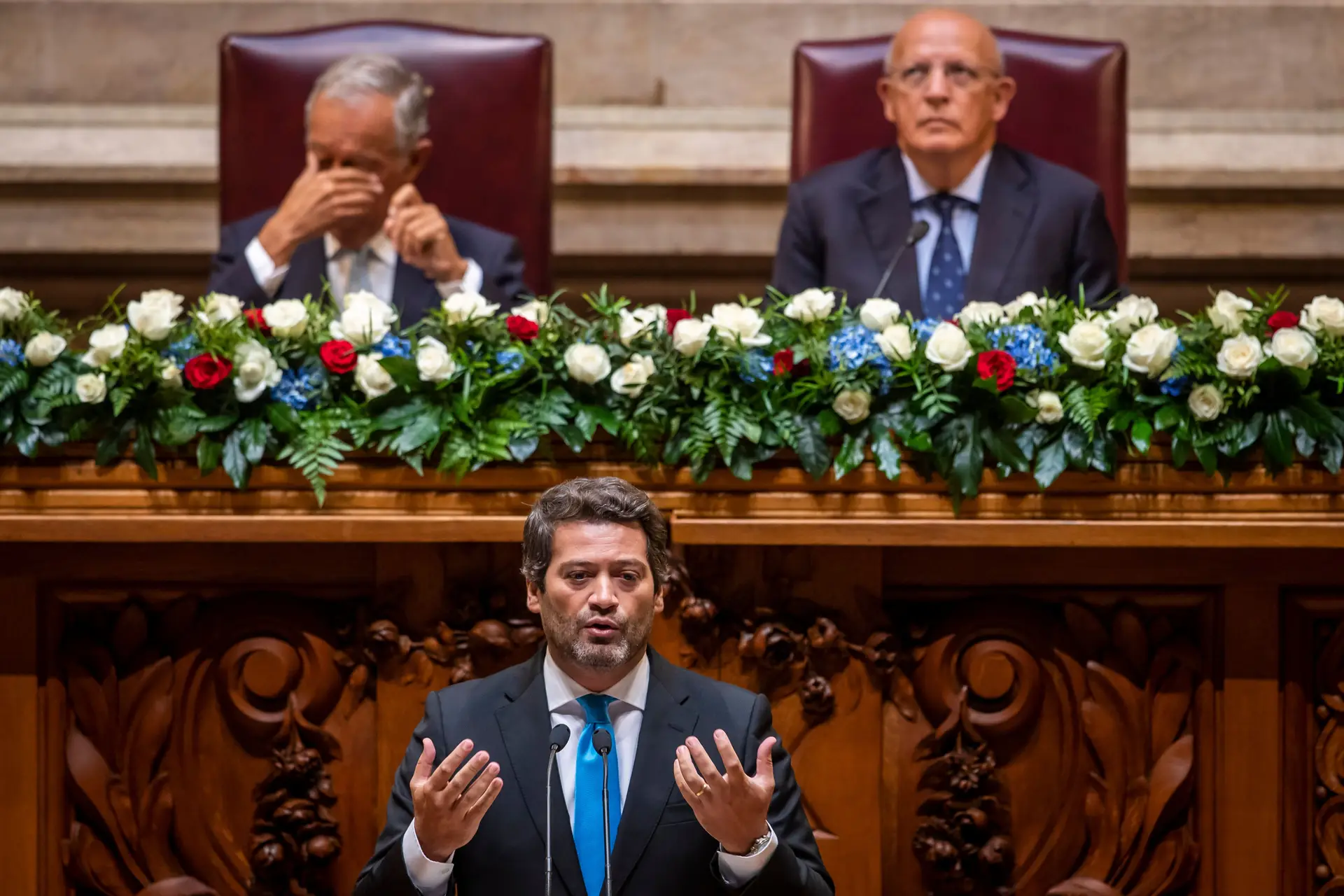 Chega vs. Santos Silva em sete episódios: ciganos, imigrantes, um massacre em Moçambique, os ensinamento de Buda e a ‘vice’ Edite Estrela
