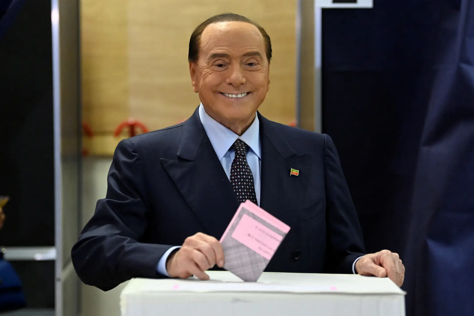 Berlusconi vota nas eleições legislativas antecipadas de setembro de 2022, em Milão