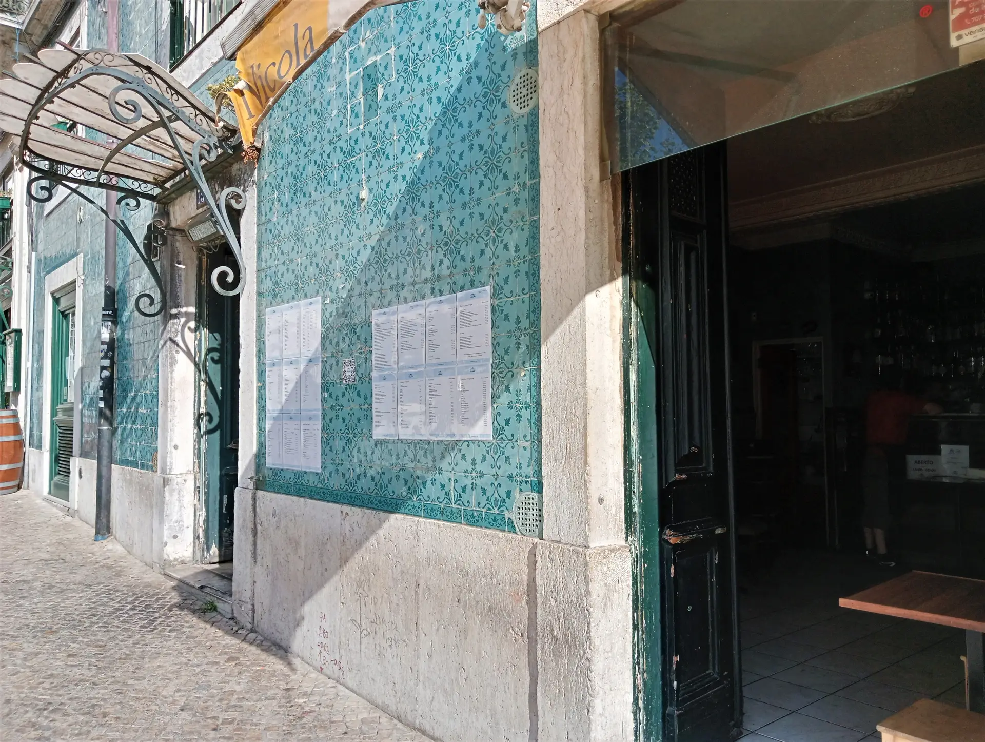 A fachada do Botequim, que abriu em 1969, pelas mãos de Natália Correia e Isabel Meyrelles 