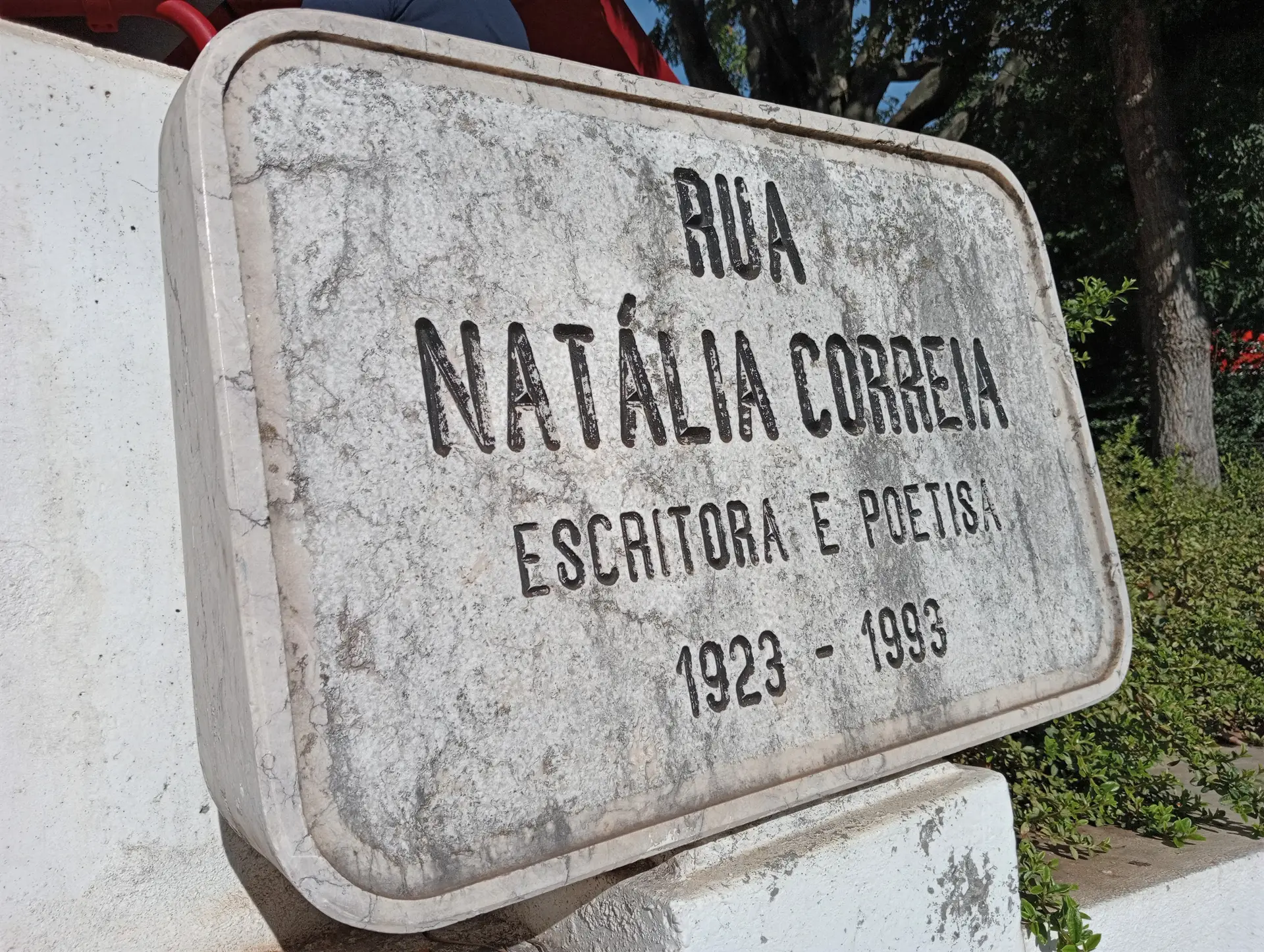 Há uma rua na Graça com o nome de Natália Correia