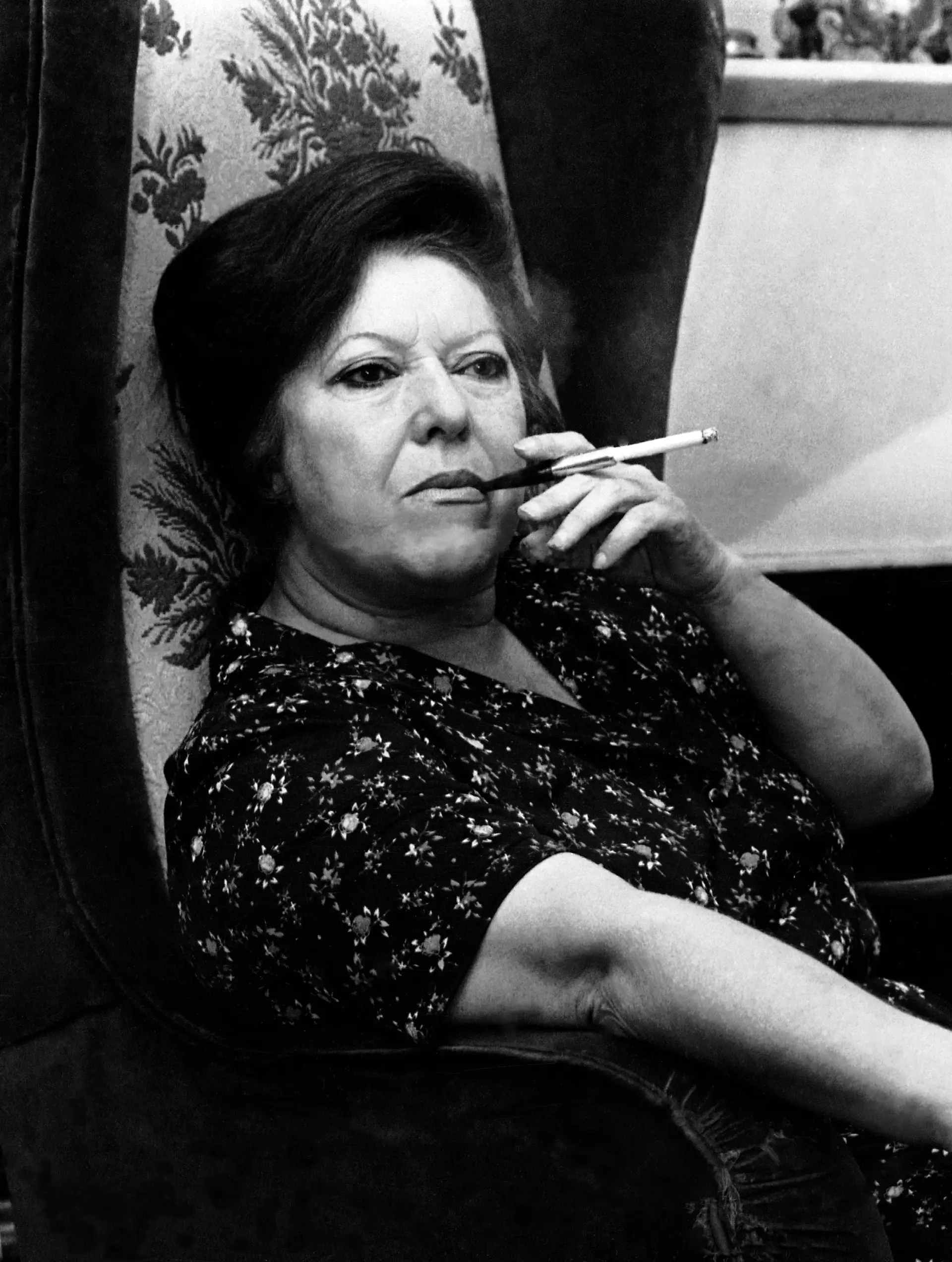Natália Correia na sua casa, a 2 de julho de 1982