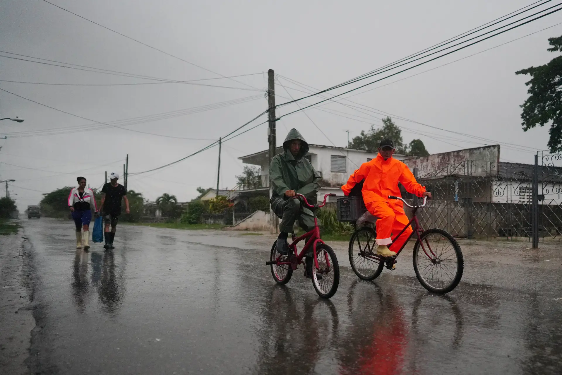 Furacão Ian atinge Cuba com fortes chuvas e provoca a retirada de 50 mil pessoas