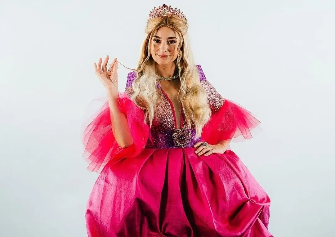 Rita Redshoes será a “bruxa boa” do espetáculo “Feiticeiro de Oz no Gelo”