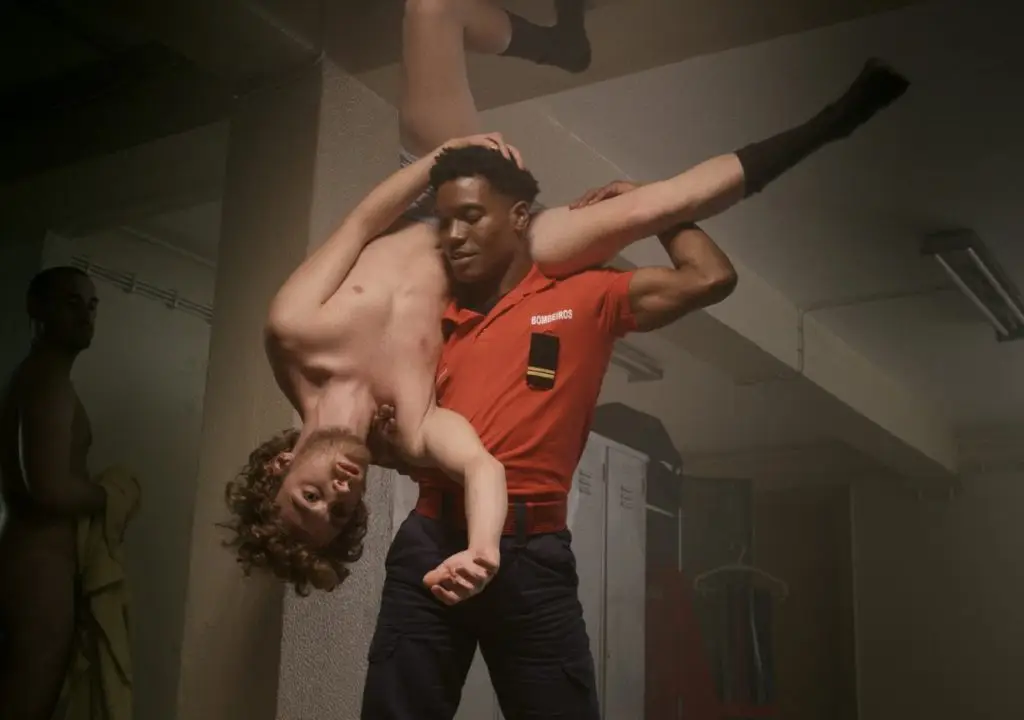 “Fogo-Fátuo”: comédia musical gay portuguesa junta monarquias, paixões e quartéis de bombeiros