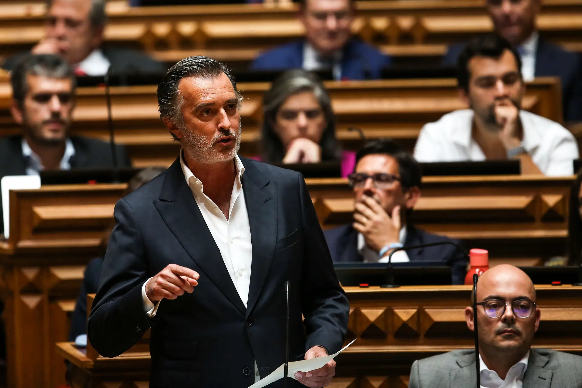 Cotrim Figueiredo, presidente da Iniciativa Liberal, fez a denúncia no Parlamento. António Costa disse desconhecer a existência destas esquadras