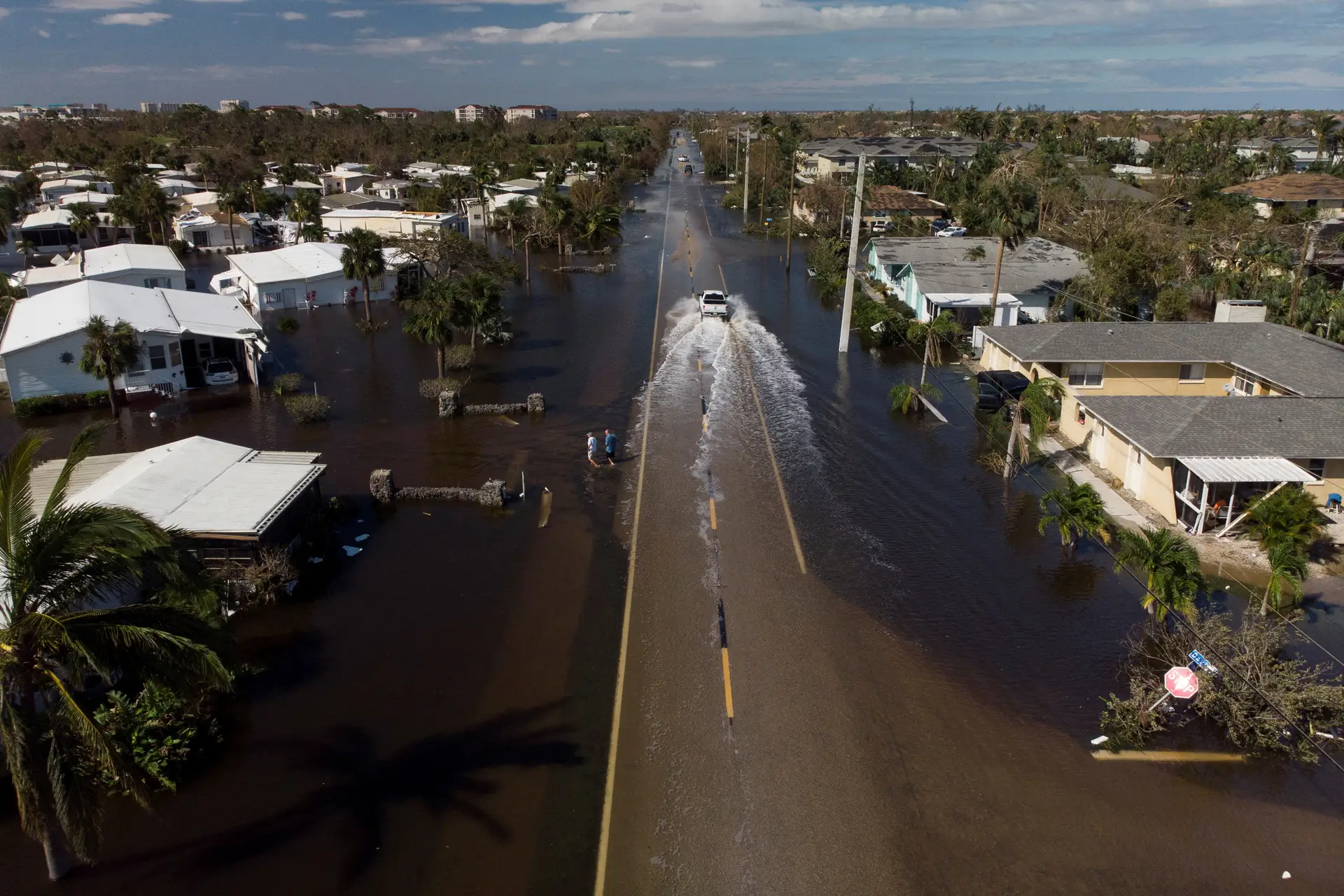 Pelo menos 15 mortos após passagem do furacão Ian pela Florida