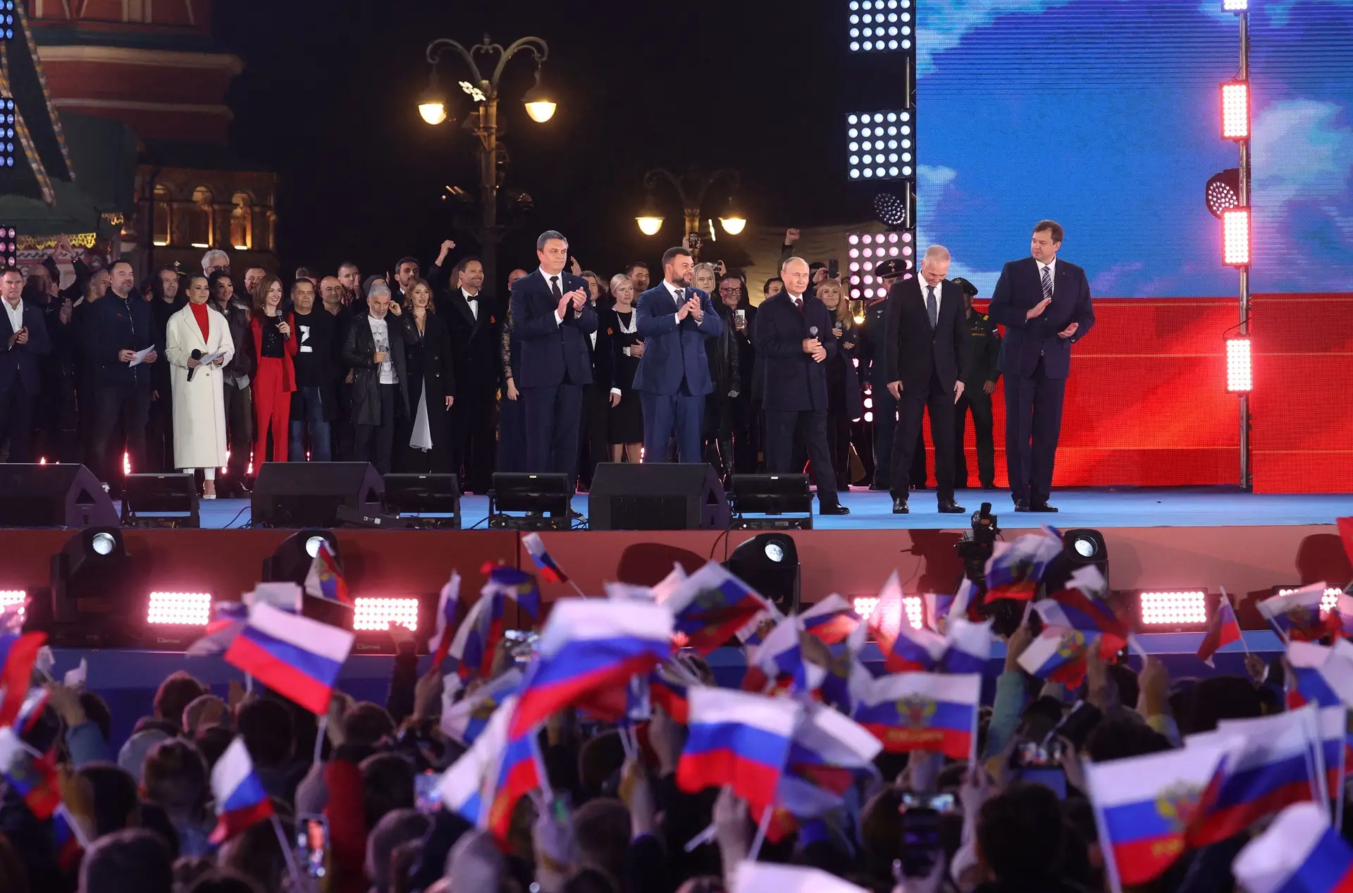 Vladimir Putin interveio durante um concerto na Praça Vermelha, em Moscovo 