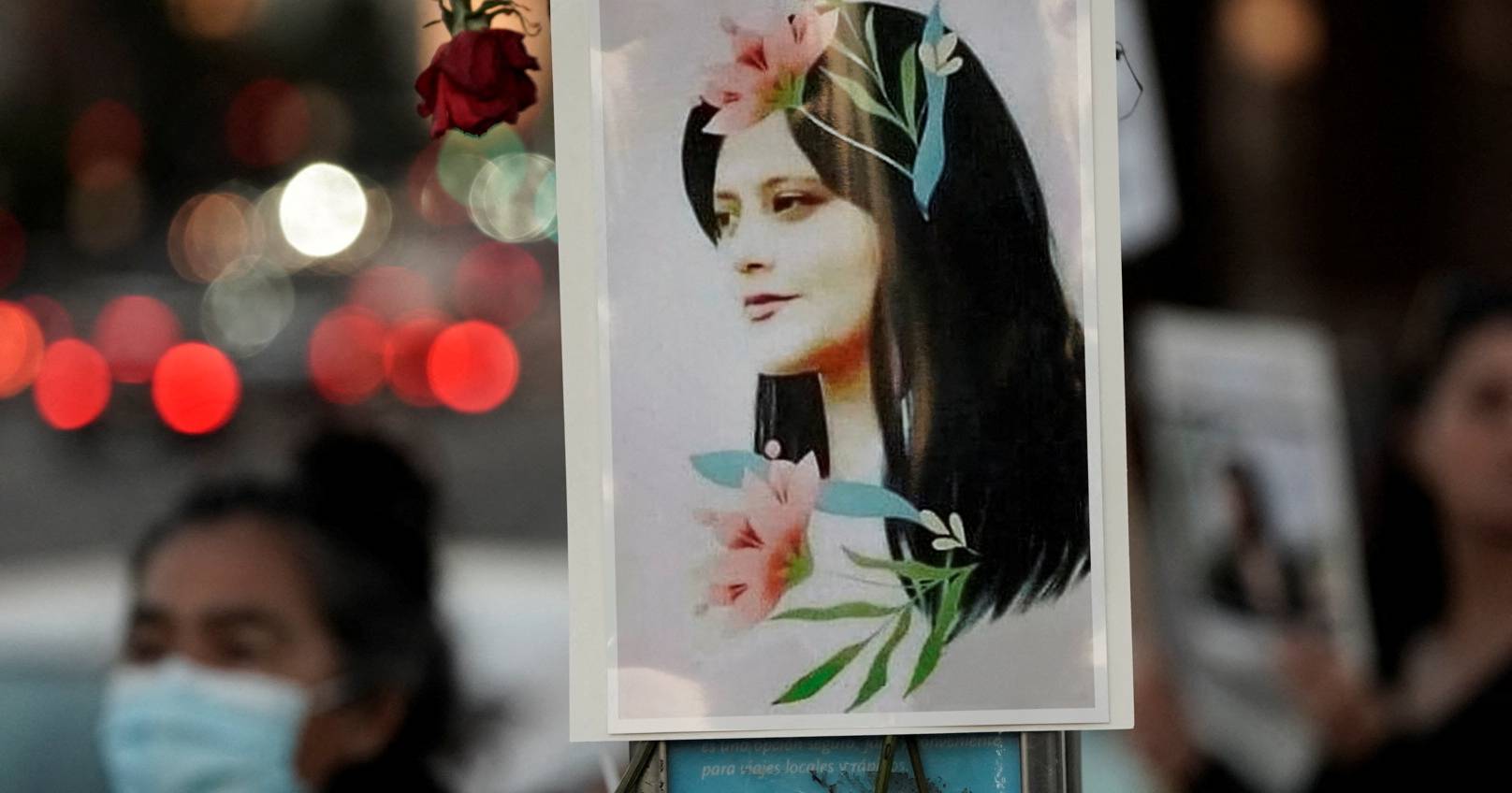 “Como um vulcão silencioso”, a morte de Mahsa Amini foi a faísca que acendeu a “revolução” no Irão