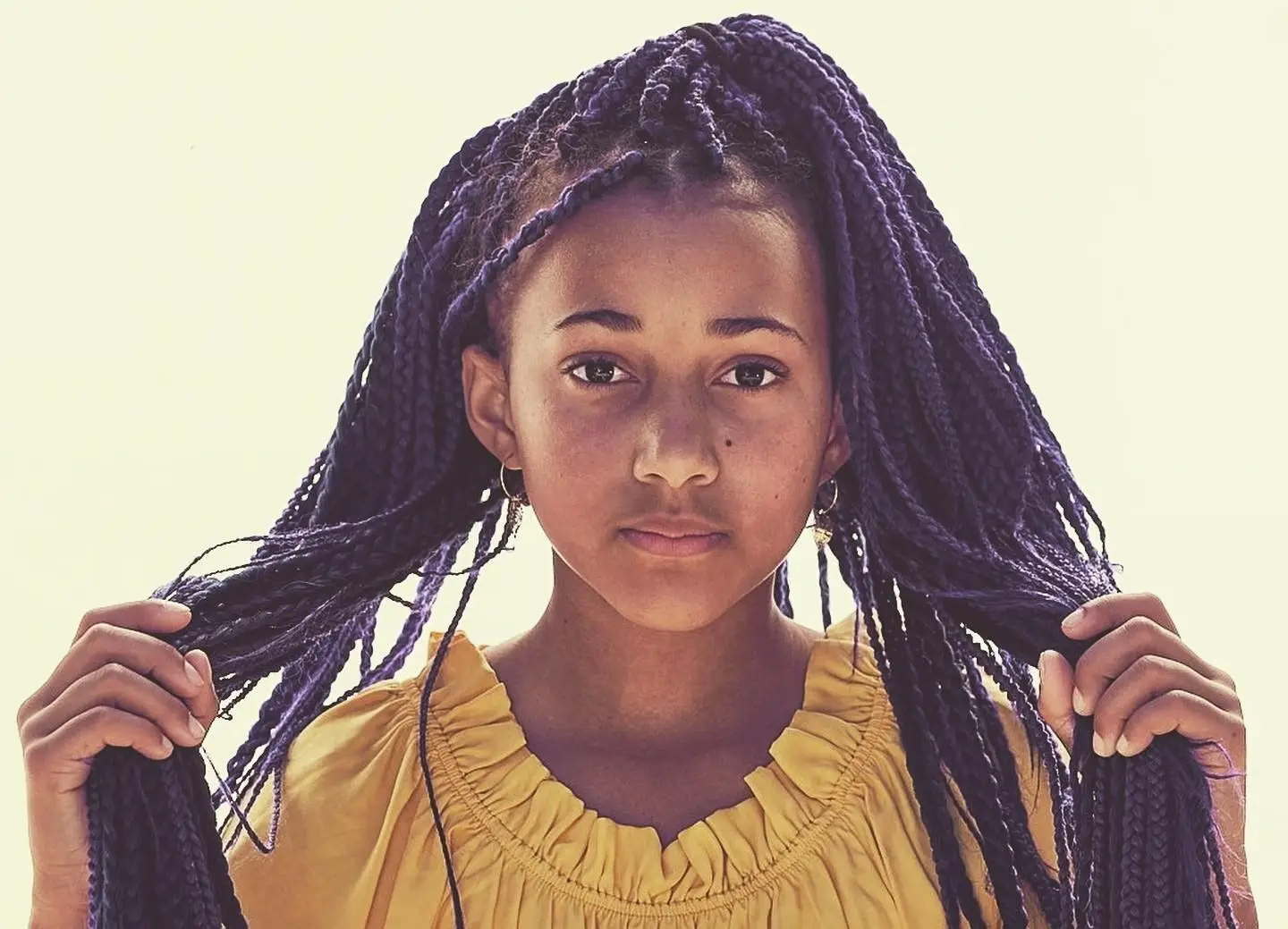 Nandi Bushell lança o seu primeiro single a solo: ouça aqui 'The Shadows'
